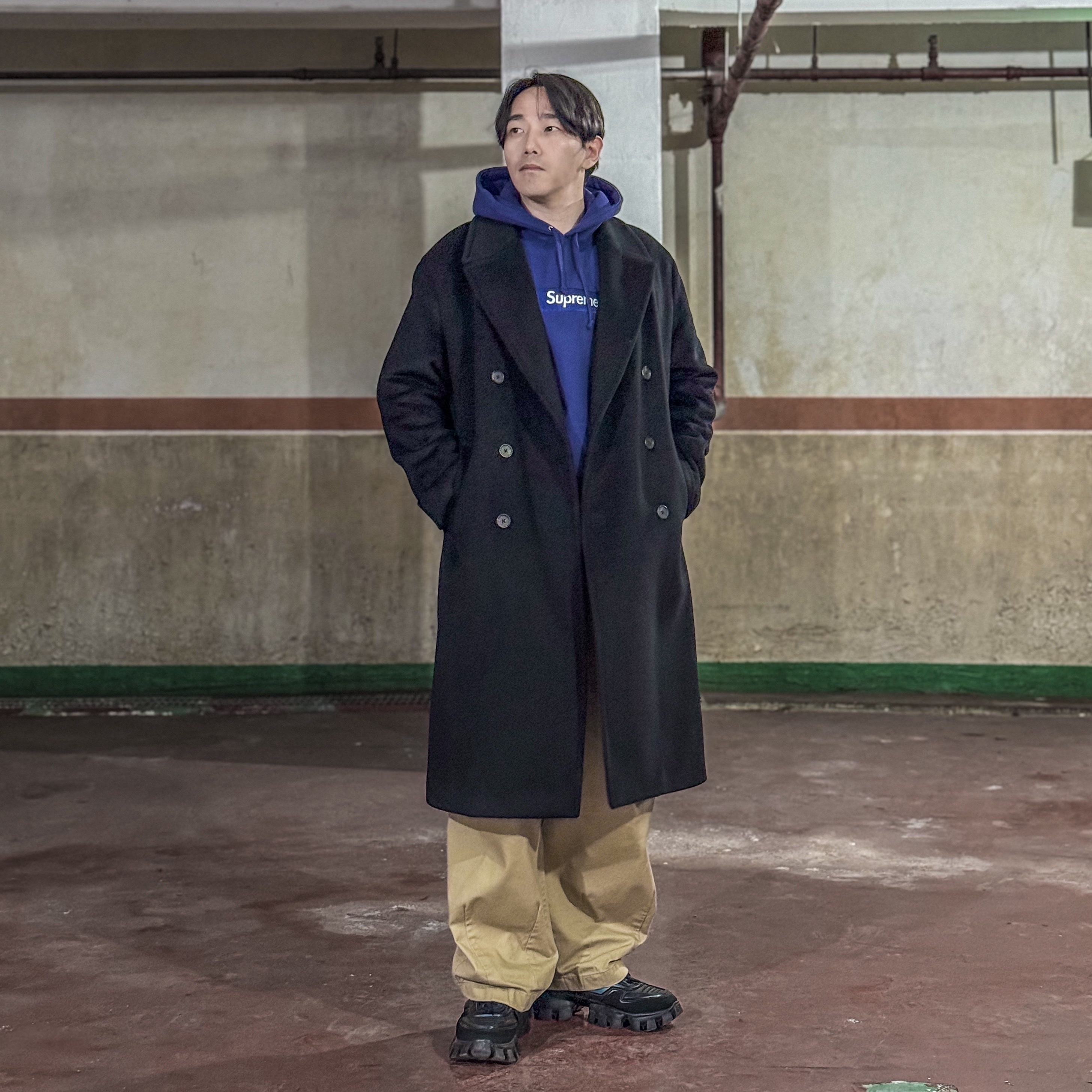 Supreme Box Logo Hooded Sweatshirt Washed Navy - 21FW, Prada Cloudbust Thunder Sneakers Black 착용 스타일
