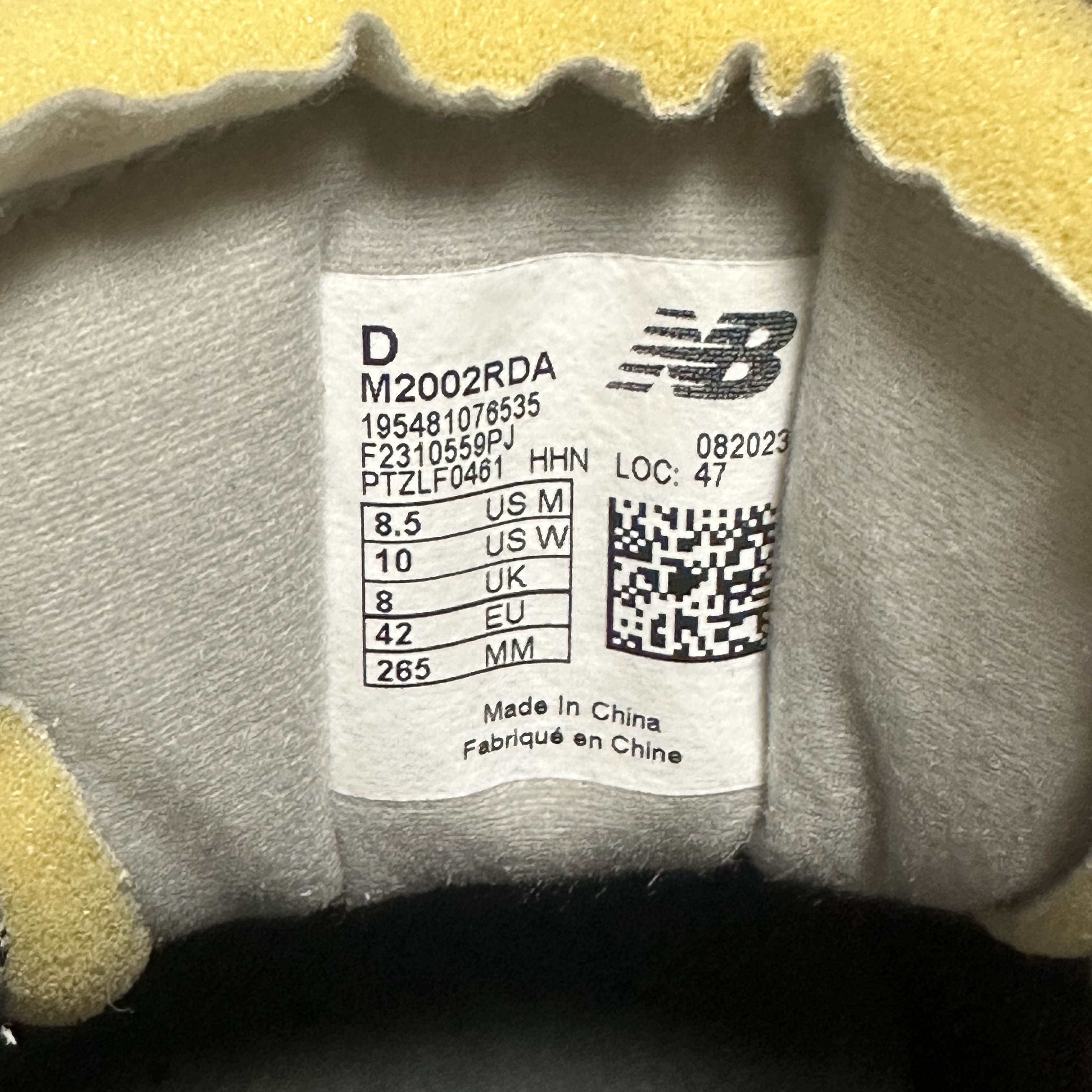 New Balance 2002R Protection Pack Rain Cloud 착용 스타일 - 4