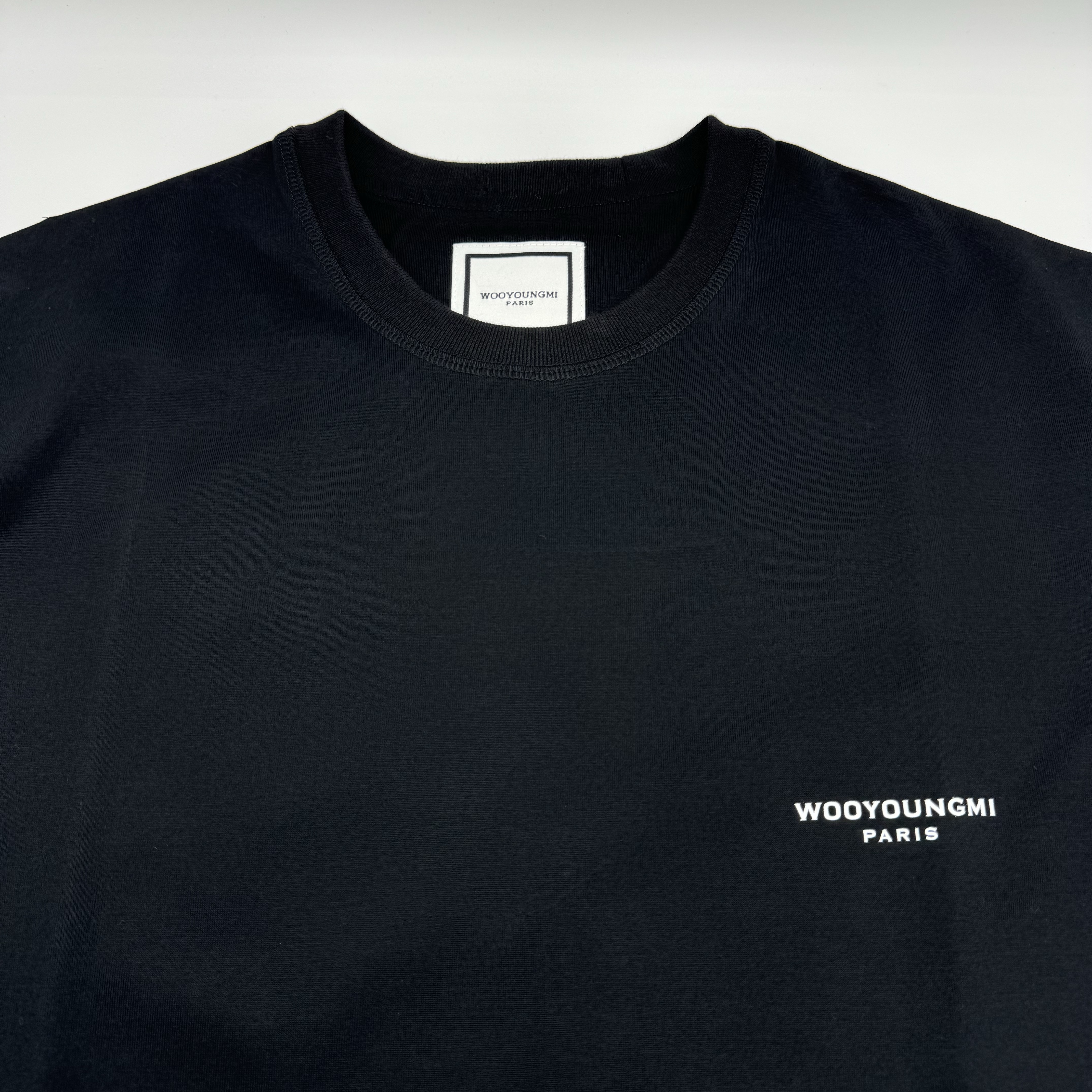 Wooyoungmi Cotton Square Label T-Shirt Black - 24SS 착용 스타일 - 2