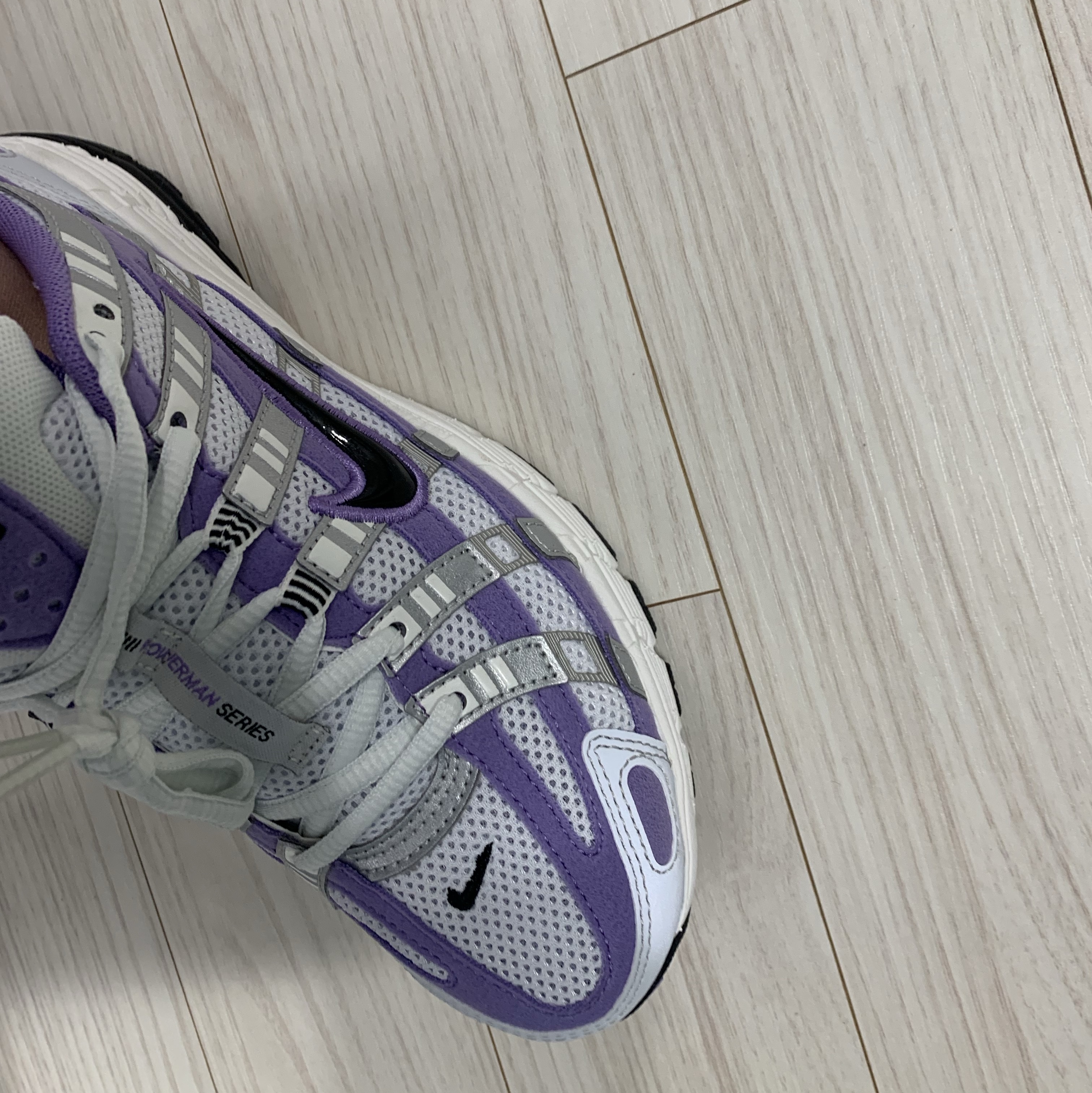 (W) Nike P-6000 Space Purple Black 착용 스타일 - 3
