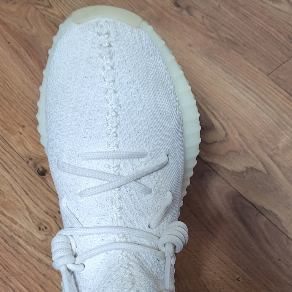 Adidas Yeezy Boost 350 V2 Cream/Triple White 착용 스타일 - 5