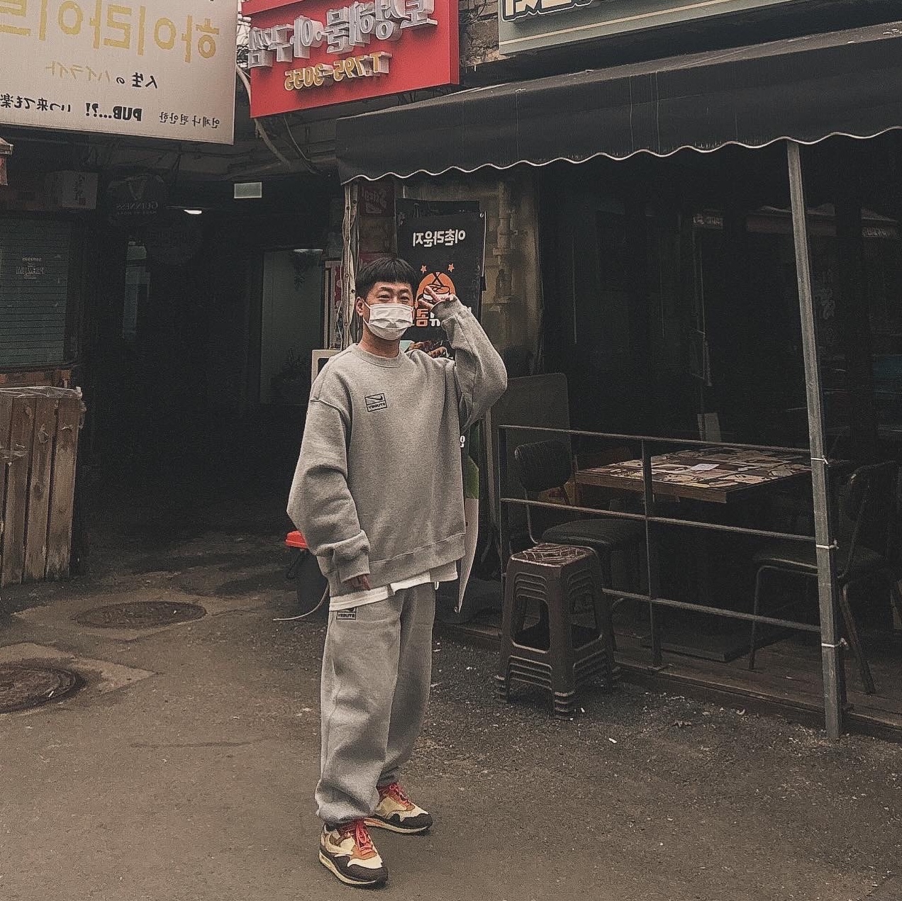 Nike x Travis Scott Air Max 1 Cact.us Brown, Nike x Stussy NRG Fleece Pants Dark Grey Heather (DO9340-063) 착용 스타일