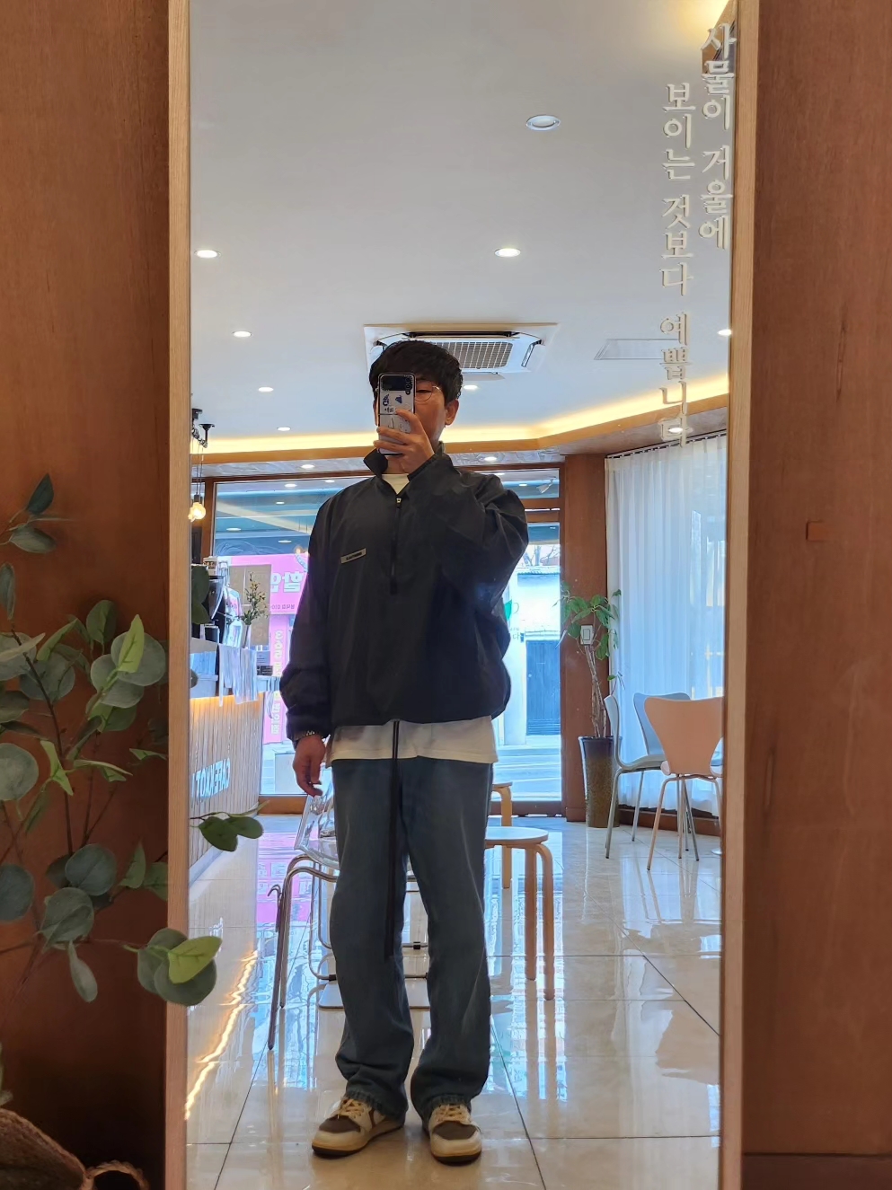 Jordan 1 x Travis Scott Retro Low OG SP Sail and Ridgerock, Essentials Track Jacket Black Reflective - 20FW 착용 스타일 - 1