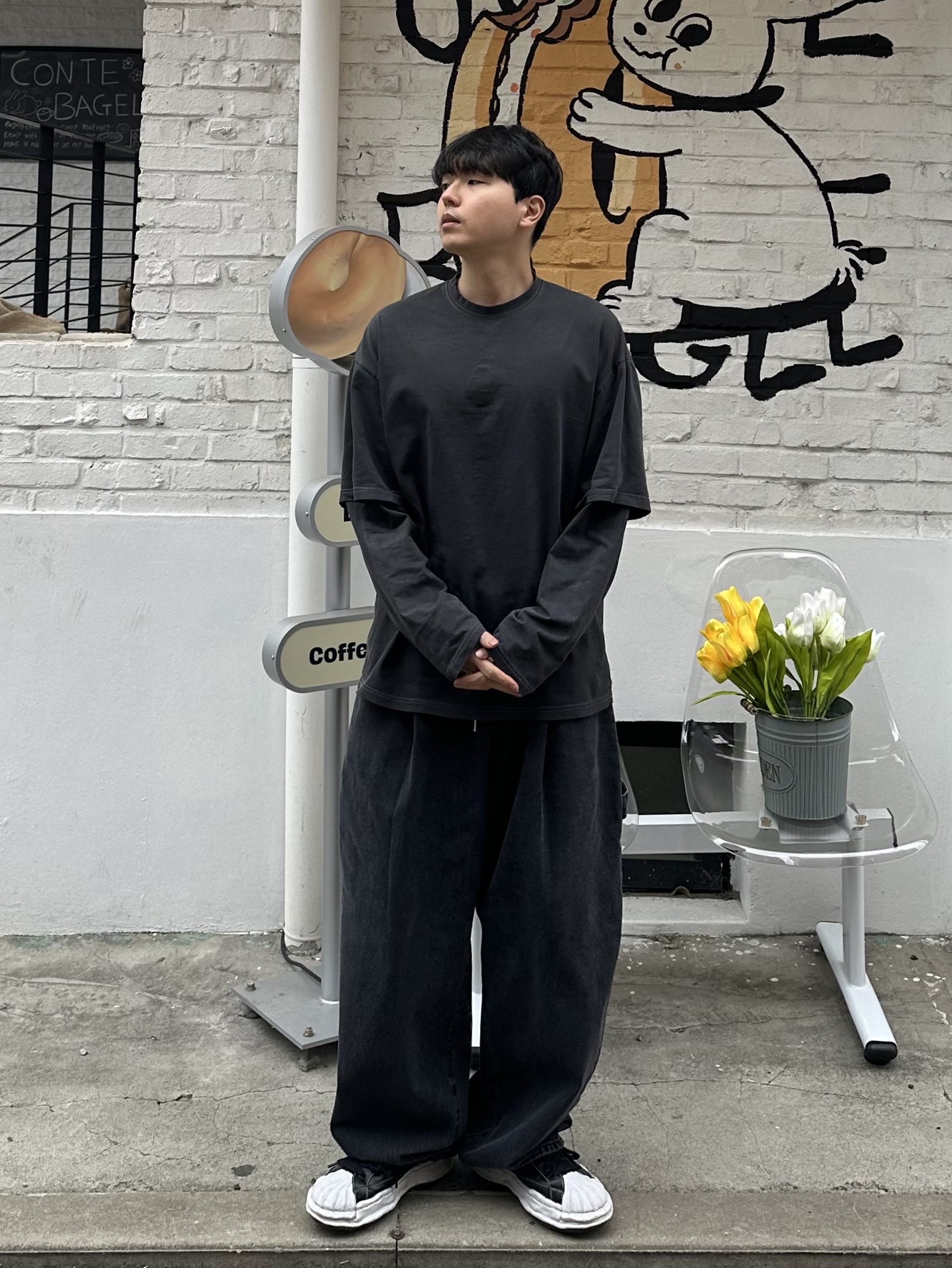 Maison Mihara Yasuhiro Blakey OG Sole Canvas Low-top Sneakers Black White, Maison Mihara Yasuhiro Blakey OG Sole Leather Low-top Sneakers Black 착용 스타일 - 1