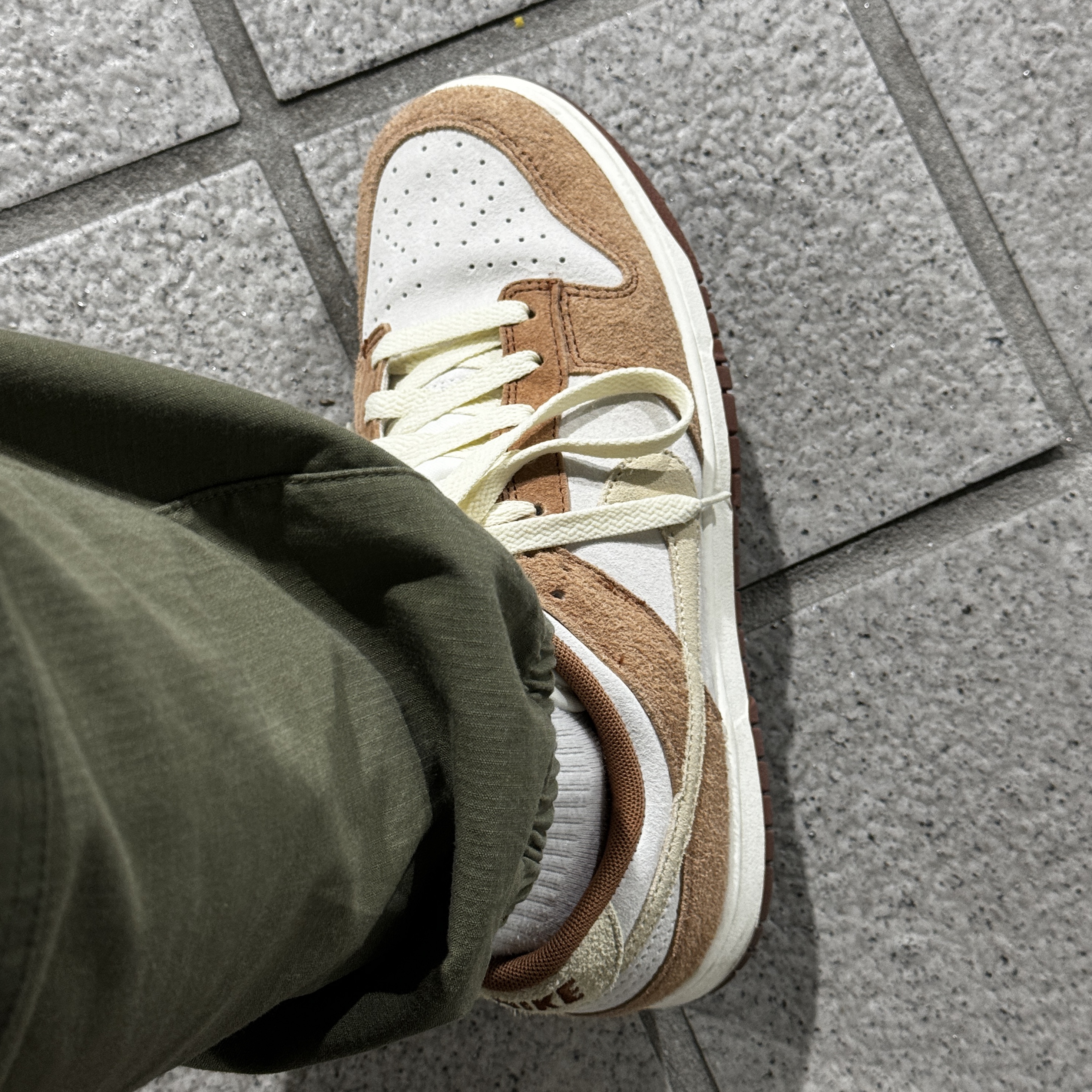Nike Dunk Low Pro Premium Medium Curry 착용 스타일