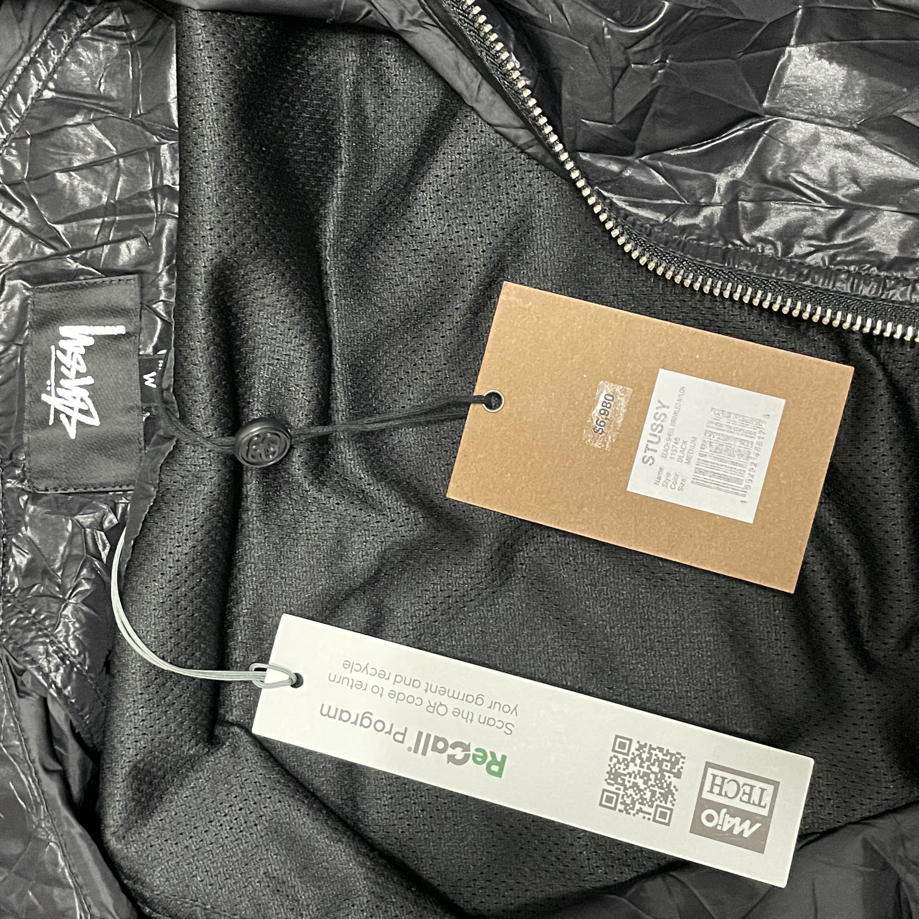 Stussy Beach Shell Wrinkled Nylon Jacket Black 착용 스타일 - 3