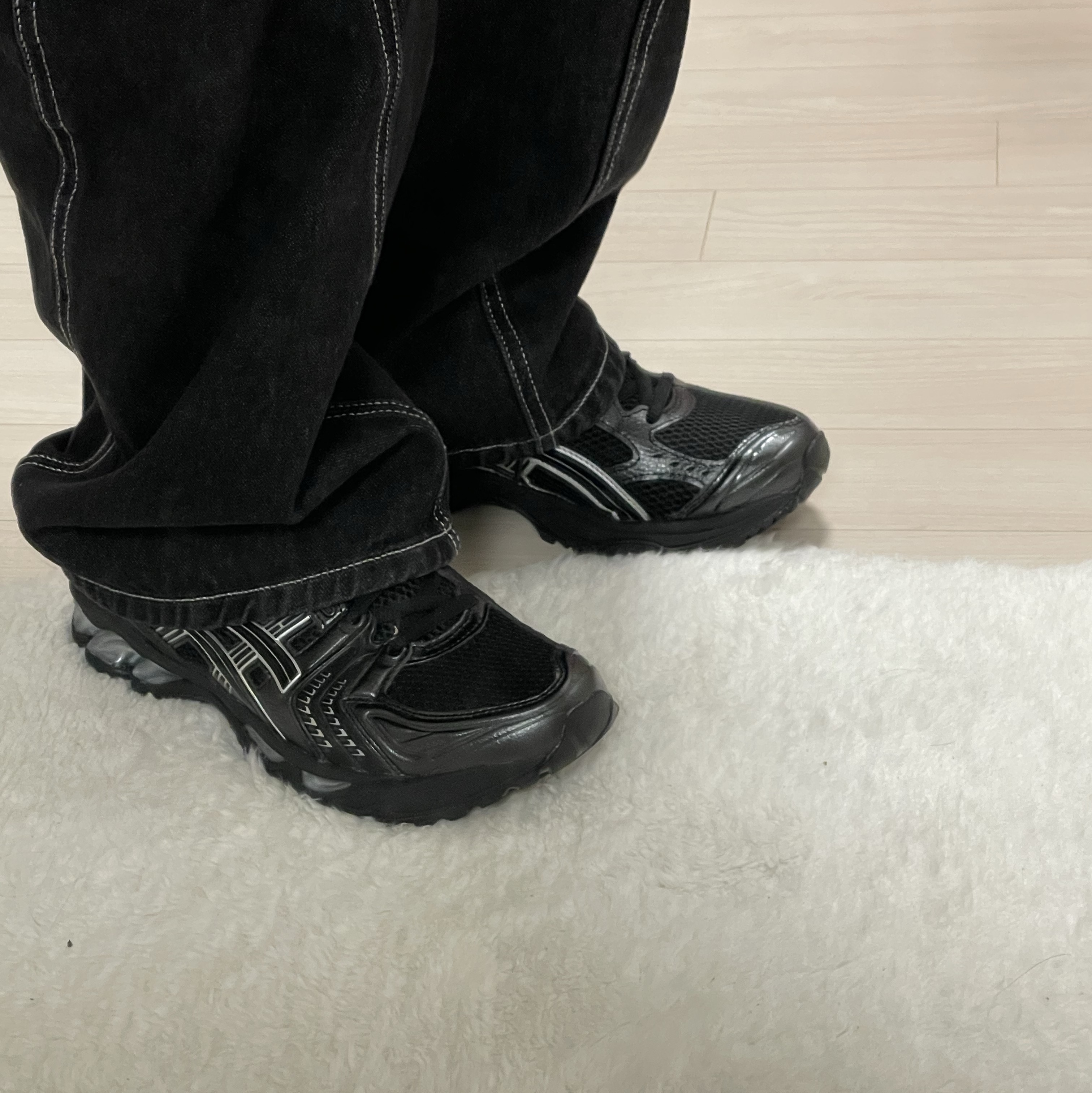 Asics Gel-Kayano 14 Black Pure Silver 착용 스타일 - 2