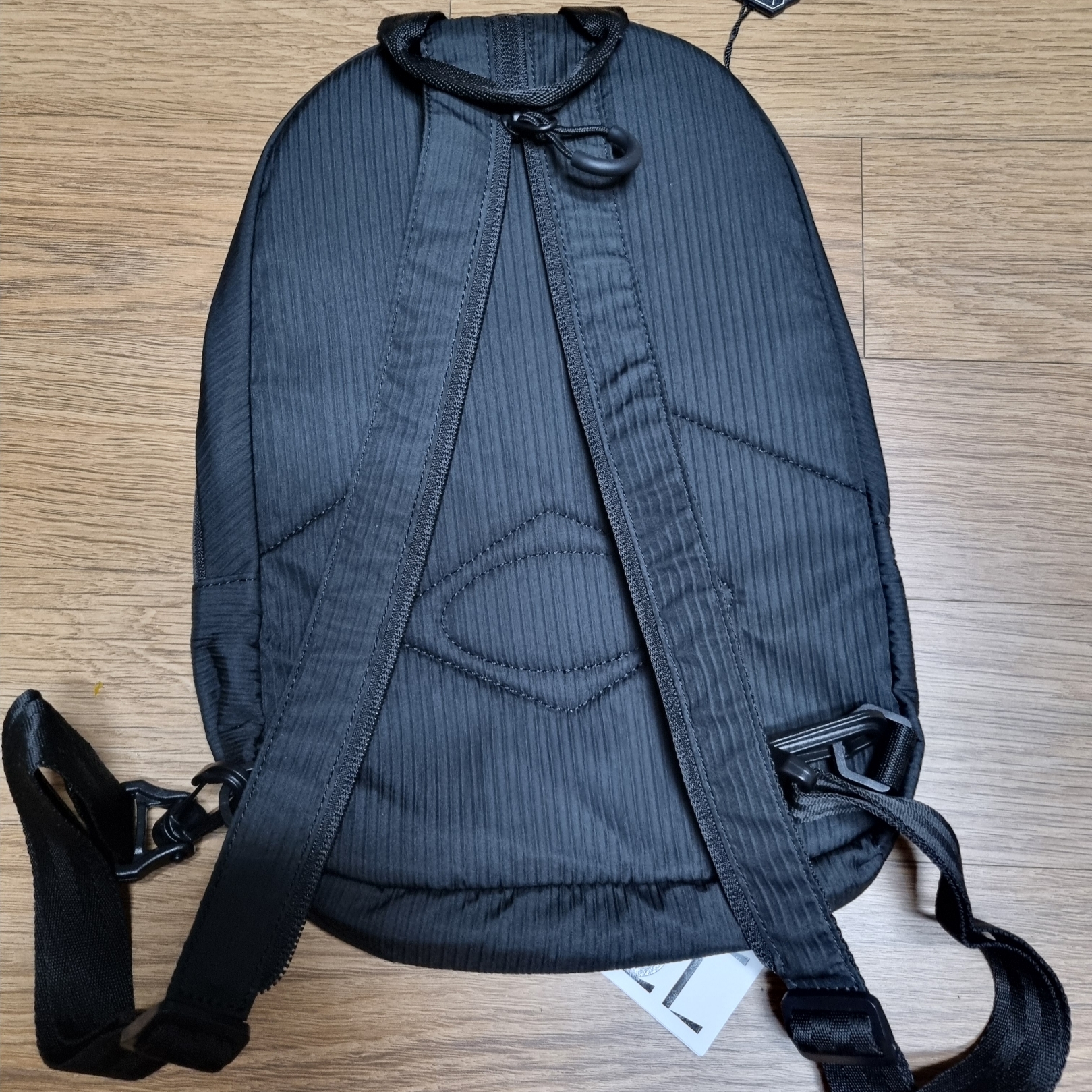 Mischief 2Way Mesh Sling Bag Black 착용 스타일 - 2