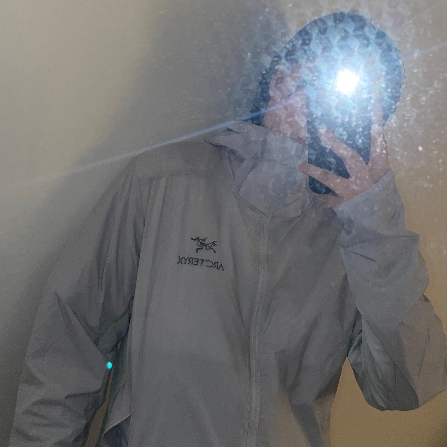 Arc'teryx Atom SL Hoody Solitude 착용 스타일