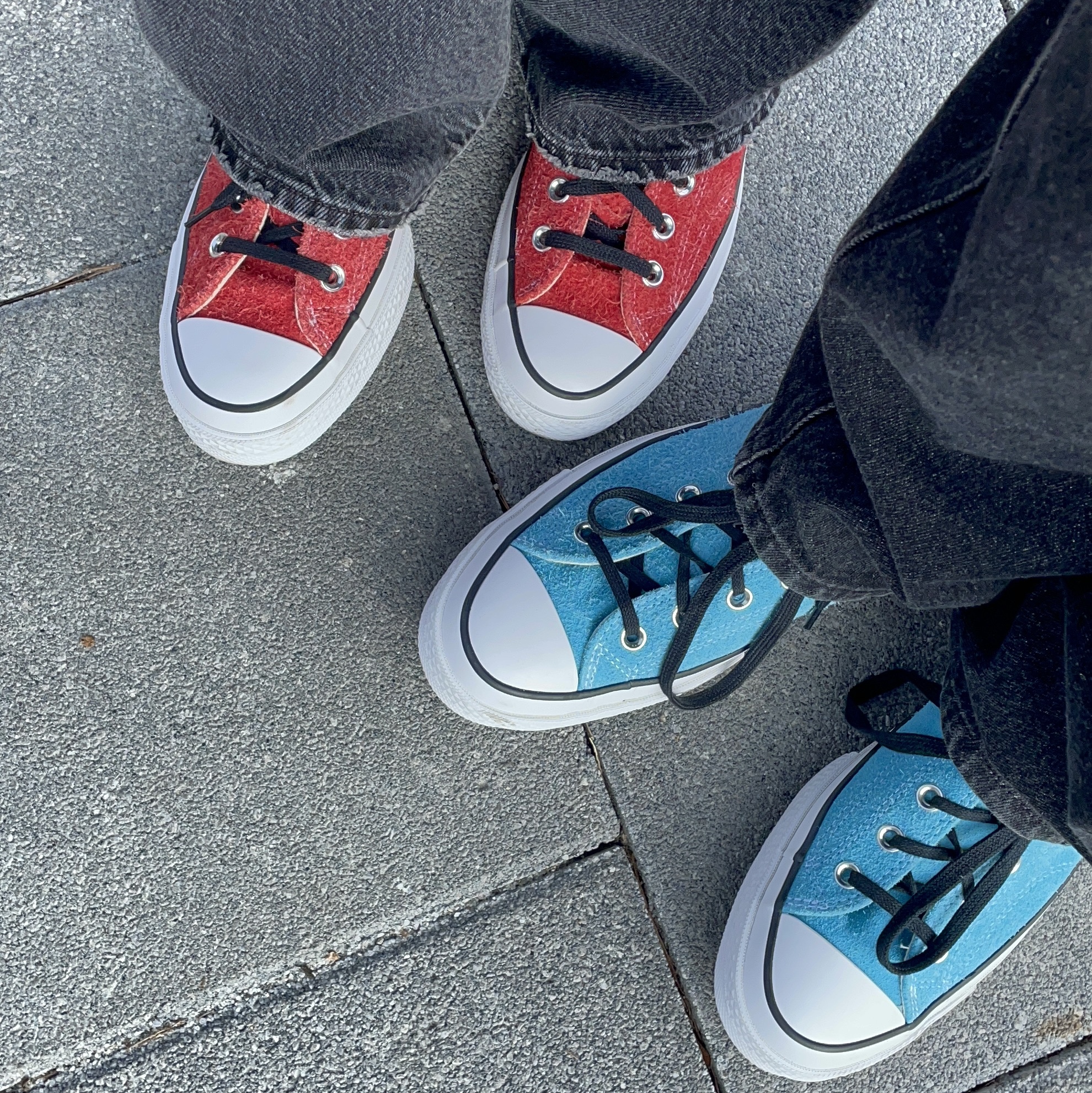 Converse x Stussy Chuck 70 Ox Poppy Red, Converse x Stussy Chuck 70 Hi Sky Blue 착용 스타일 - 2