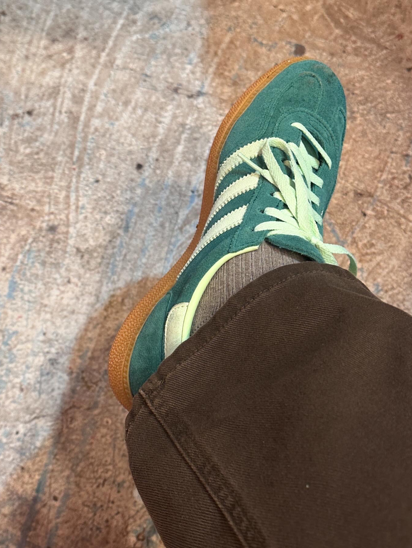 (W) Adidas Spezial Handball Collegiate Green 착용 스타일 - 3