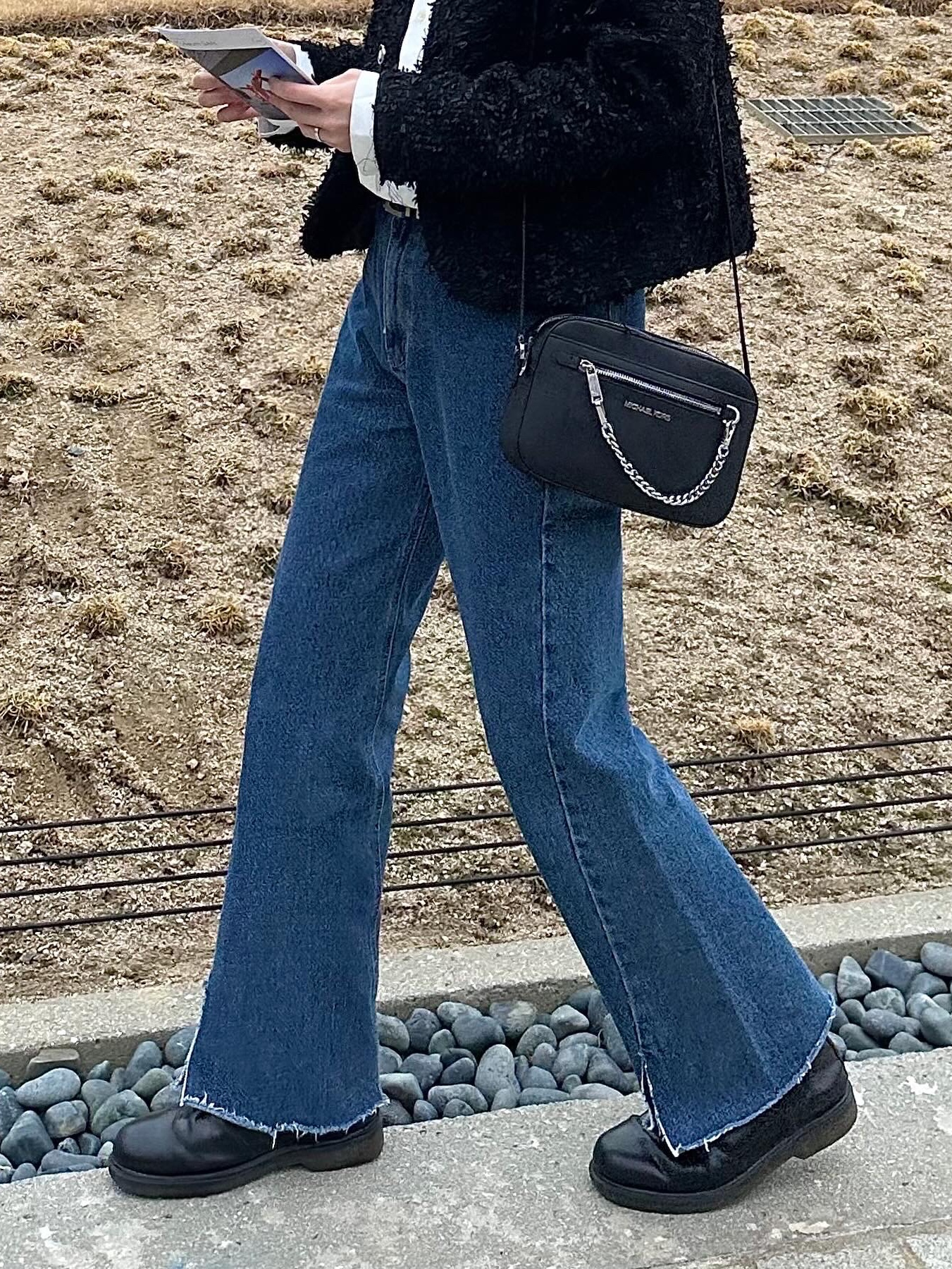 Dr. Martens 2976 Chelsea Black Smooth, (W) Swarovski Dancing Swan Necklace Blue Rhodium Plated 착용 스타일 - 3