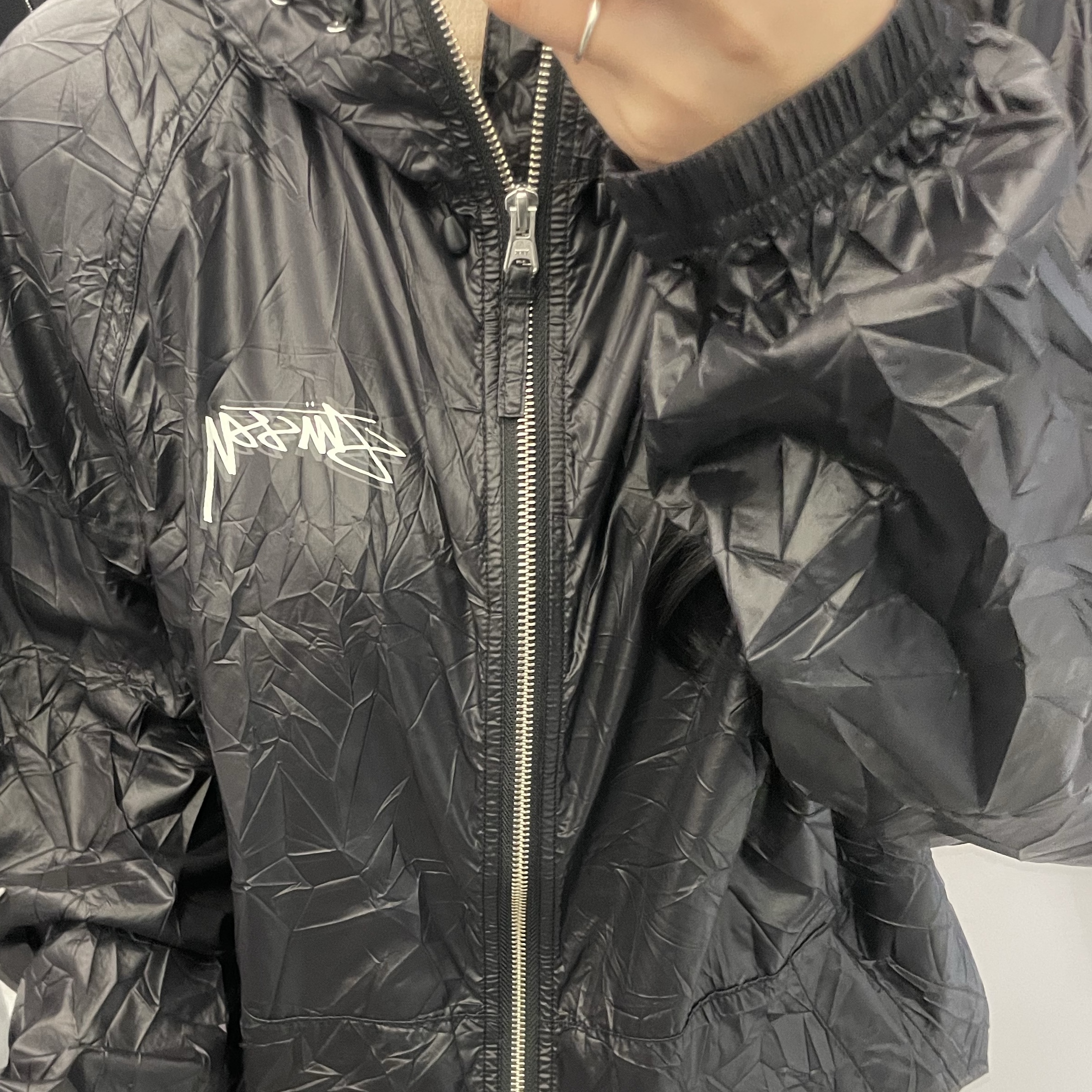 Stussy Beach Shell Wrinkled Nylon Jacket Black 착용 스타일 - 9