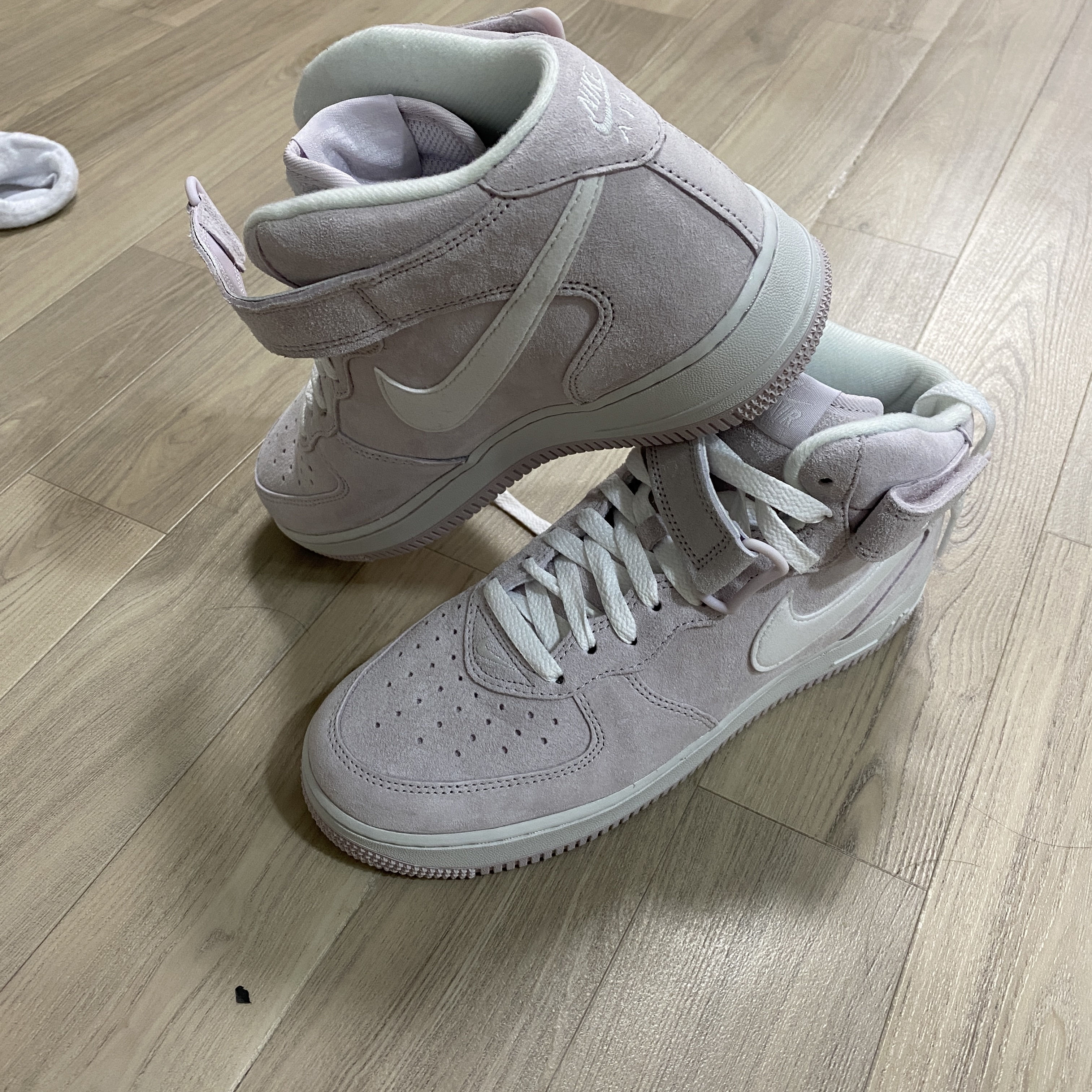 Nike Air Force 1 Mid '07 QS Venice 착용 스타일