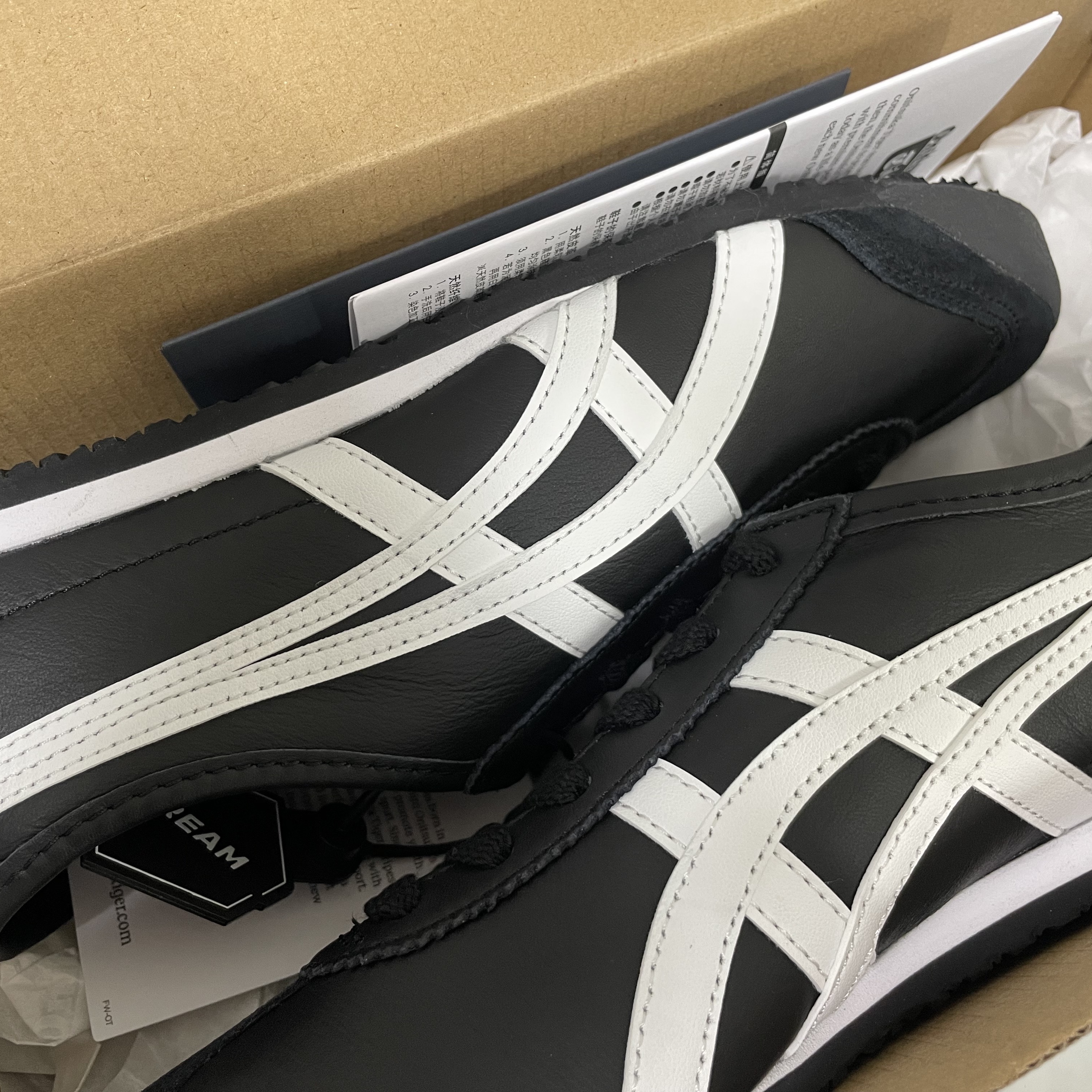 Onitsuka Tiger Mexico 66 Black White 착용 스타일