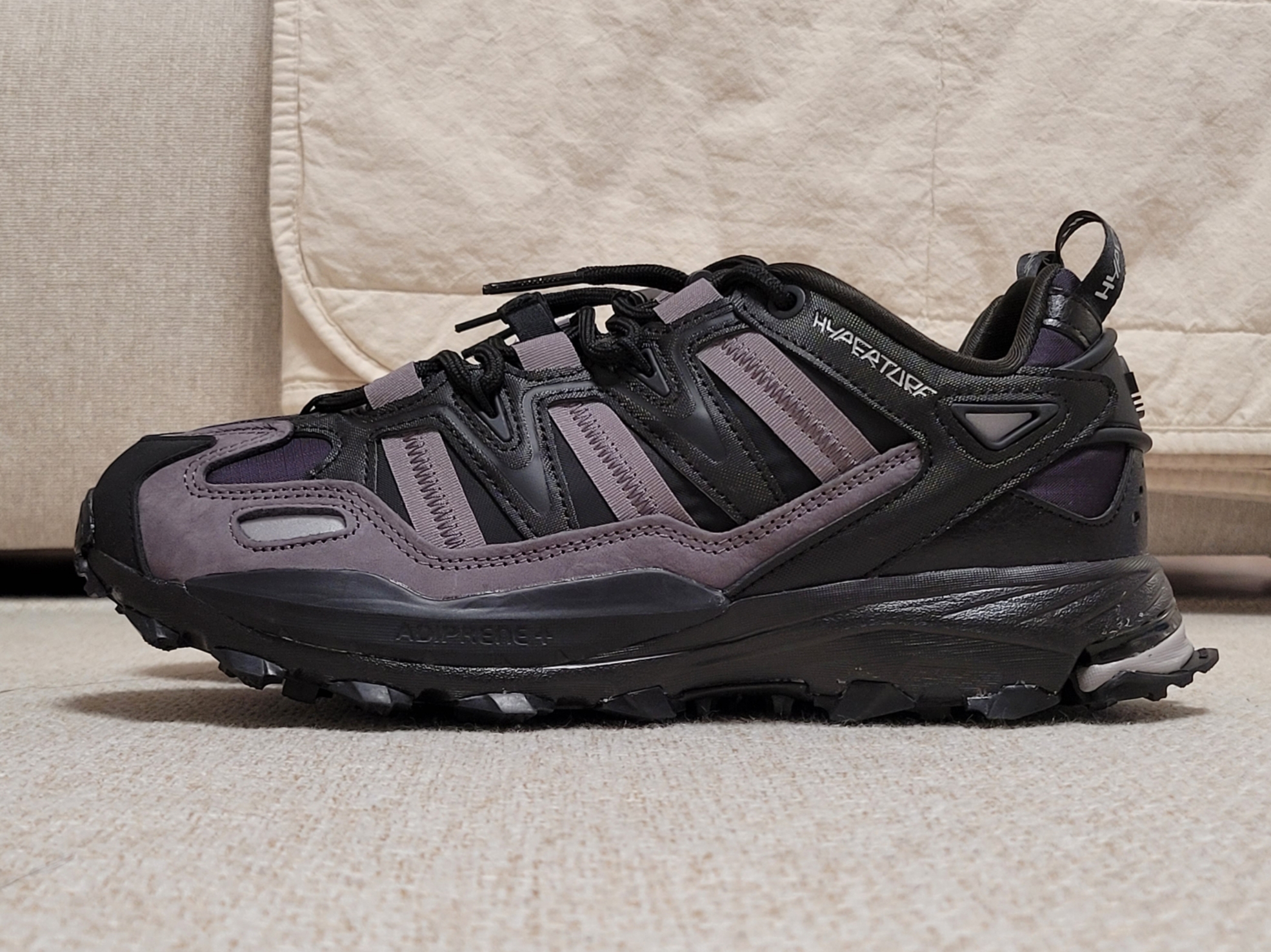 Adidas Hyperturf Core Black 착용 스타일 - 1
