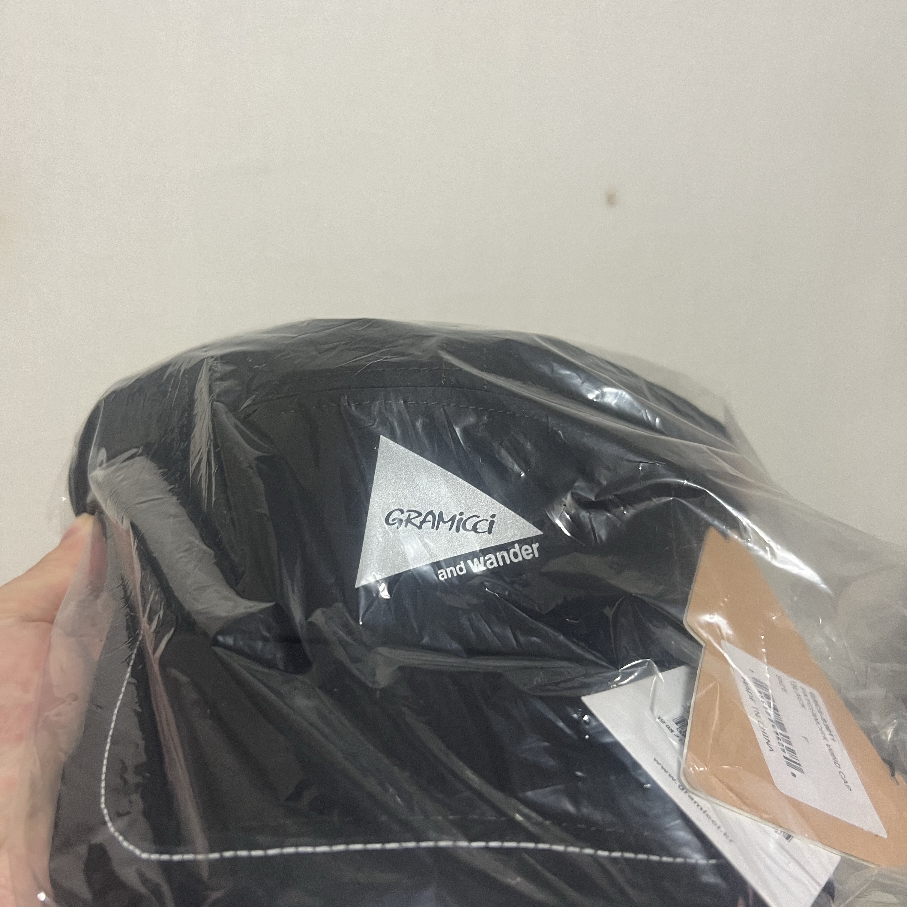 And Wander x Gramicci Patchwork Wind Cap Black, And Wander x Gramicci Patchwork Wind Hoodie Black 착용 스타일 - 2
