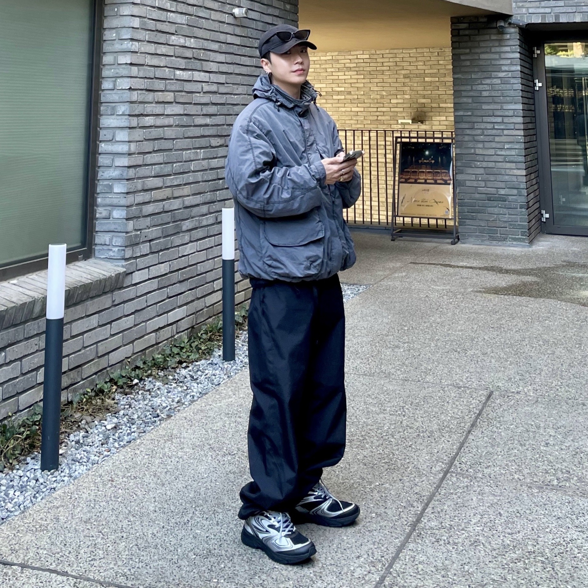 Fila Interun Pink Blossom, Sansan Gear Windblock Pants Black - 22FW 착용 스타일 - 1
