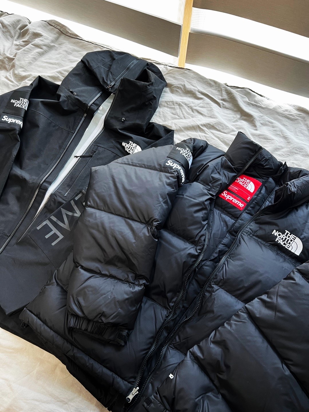 Supreme x The North Face Split Taped Seam Shell Jacket Black - 24SS, Supreme x The North Face Split Nuptse Jacket Black - 24SS 착용 스타일