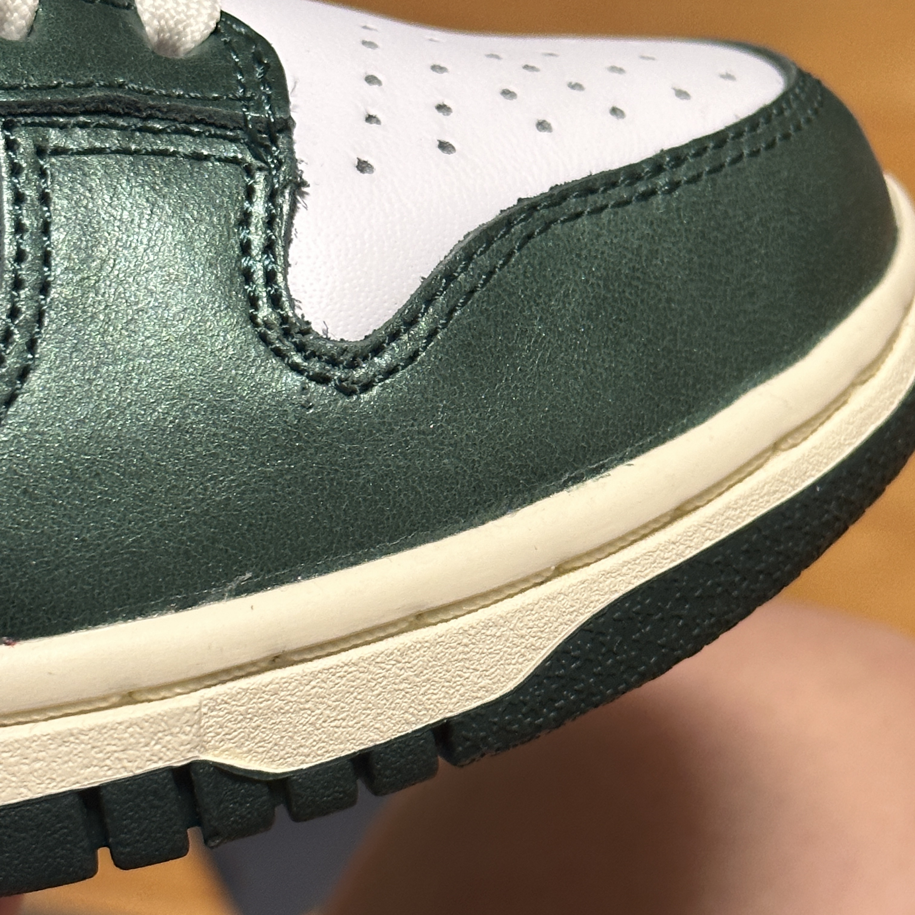 (W) Nike Dunk Low Vintage Green 착용 스타일 - 5