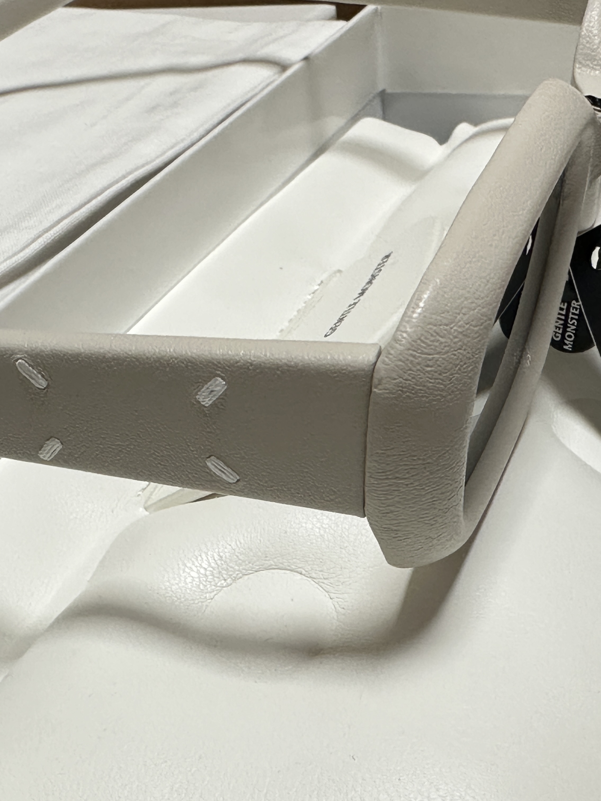 Gentle Monster x Maison Margiela MM106 Leather Ivory Black 착용 스타일