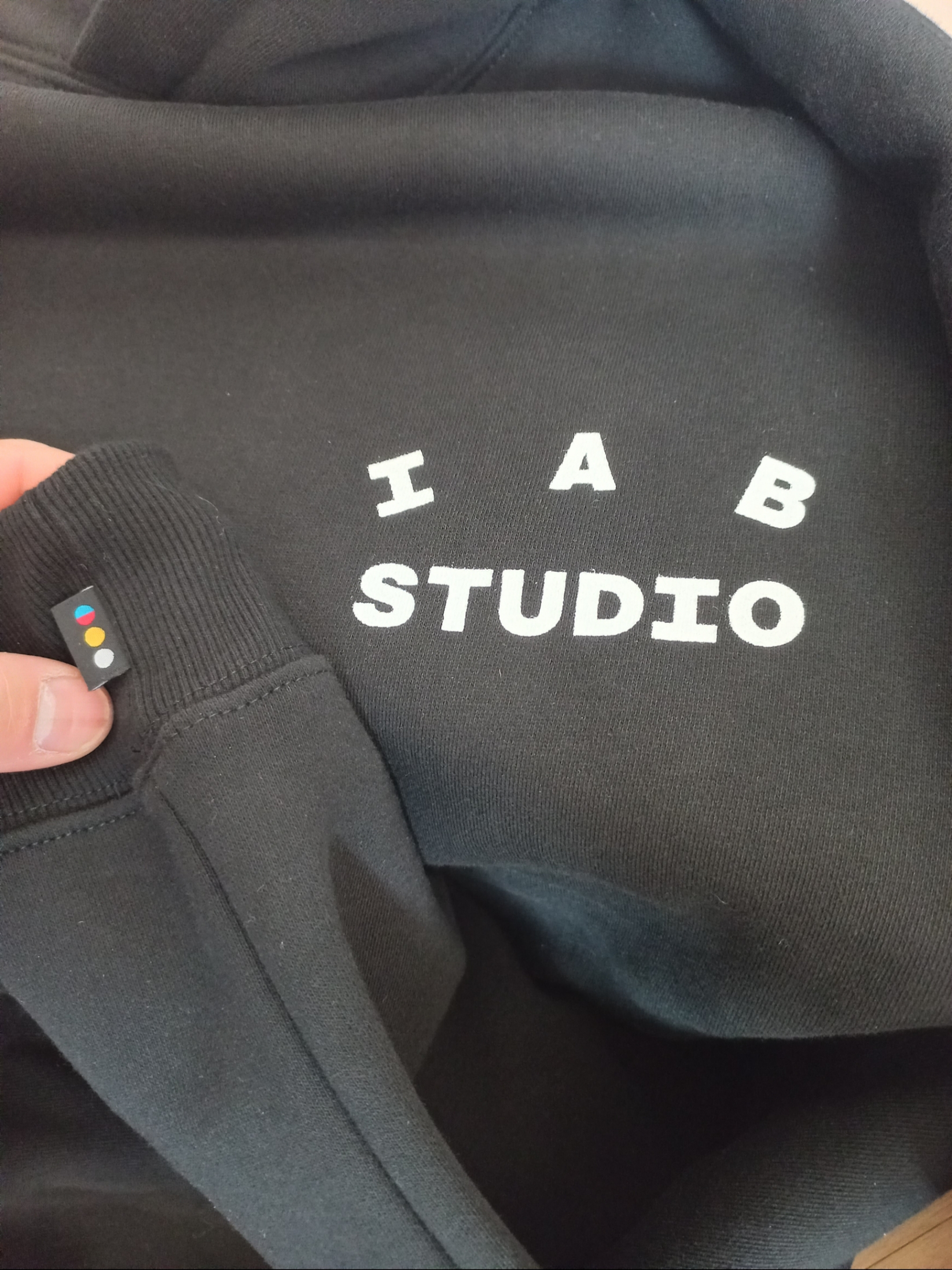 IAB Studio Hoodie Black 착용 스타일 - 2