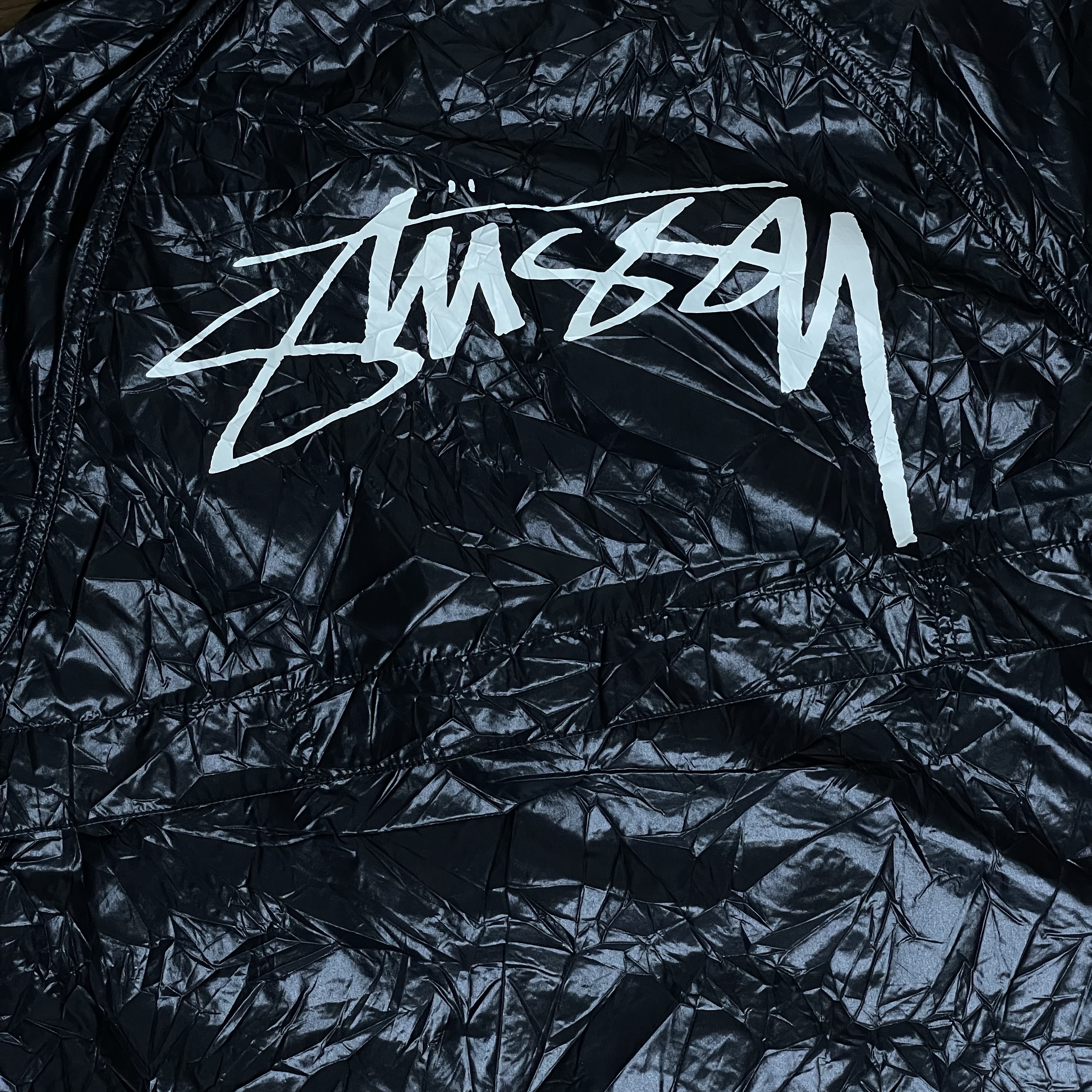 Stussy Beach Shell Wrinkled Nylon Jacket Black 착용 스타일 - 2