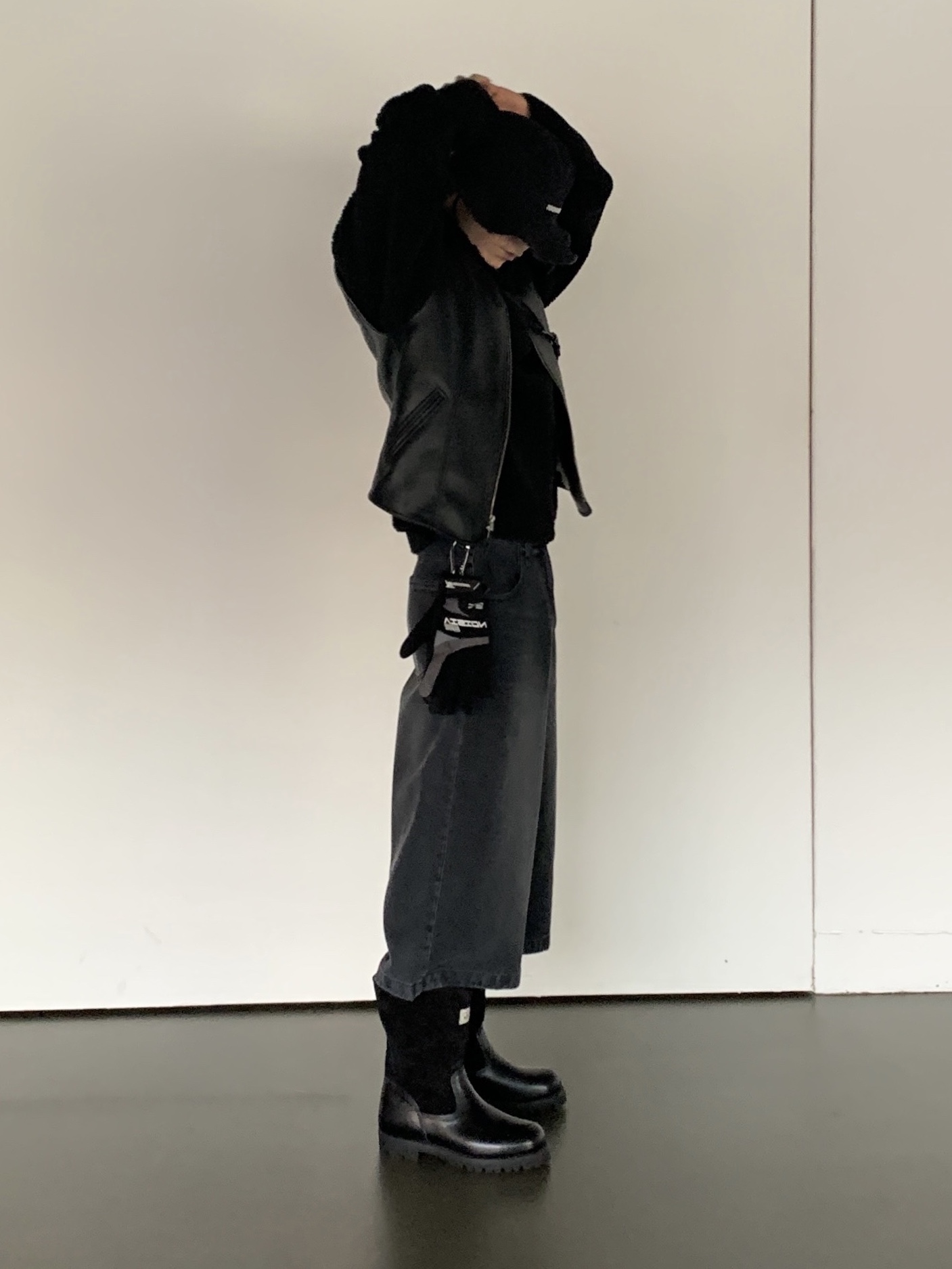 Stussy x Our Legacy Work Shop Runner Fleece Pullover Black, Our Legacy x Stussy Work Shop Work Boot Black Leather 착용 스타일 - 1