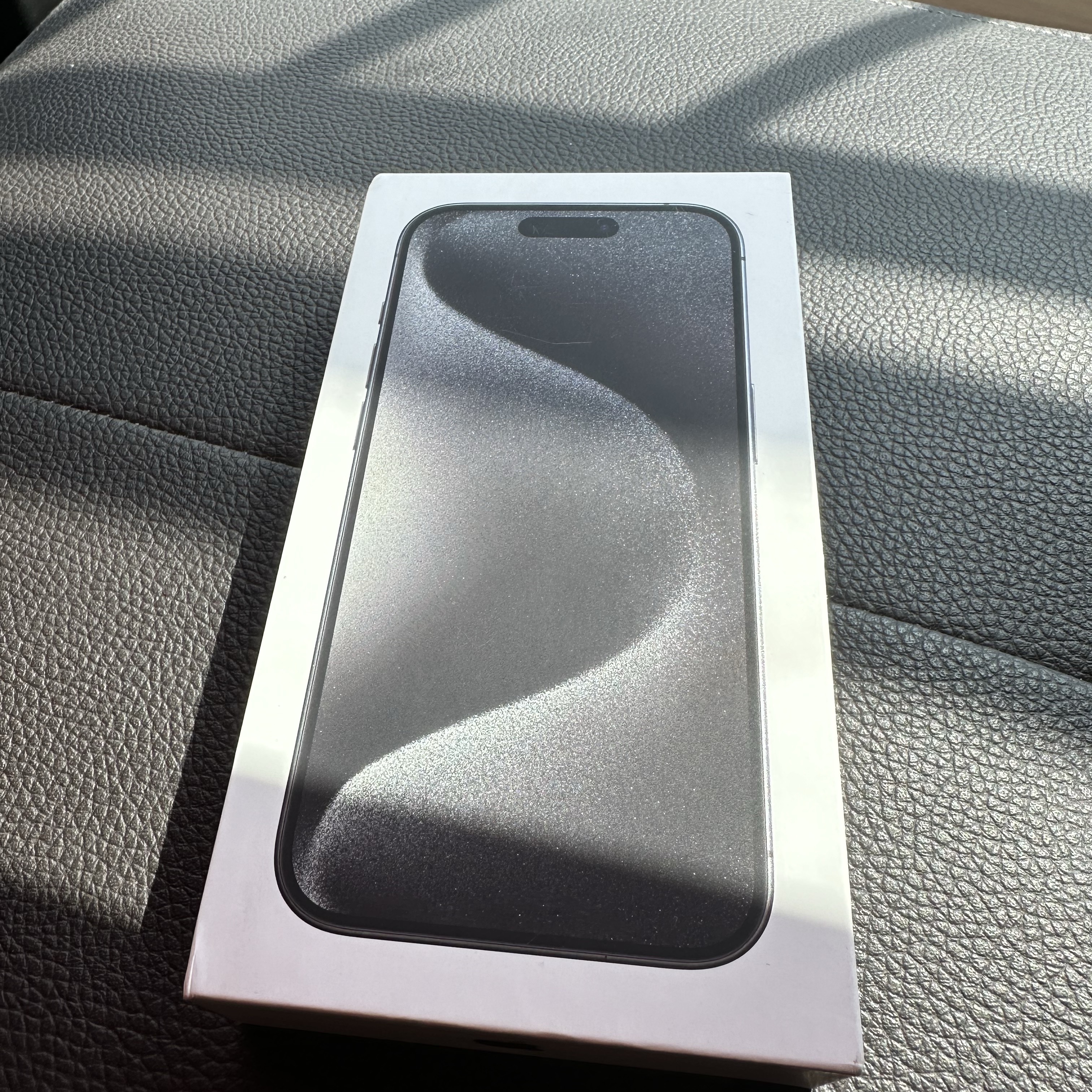 Apple iPhone 15 Pro 256GB Black Titanium (Korean Ver.) 착용 스타일