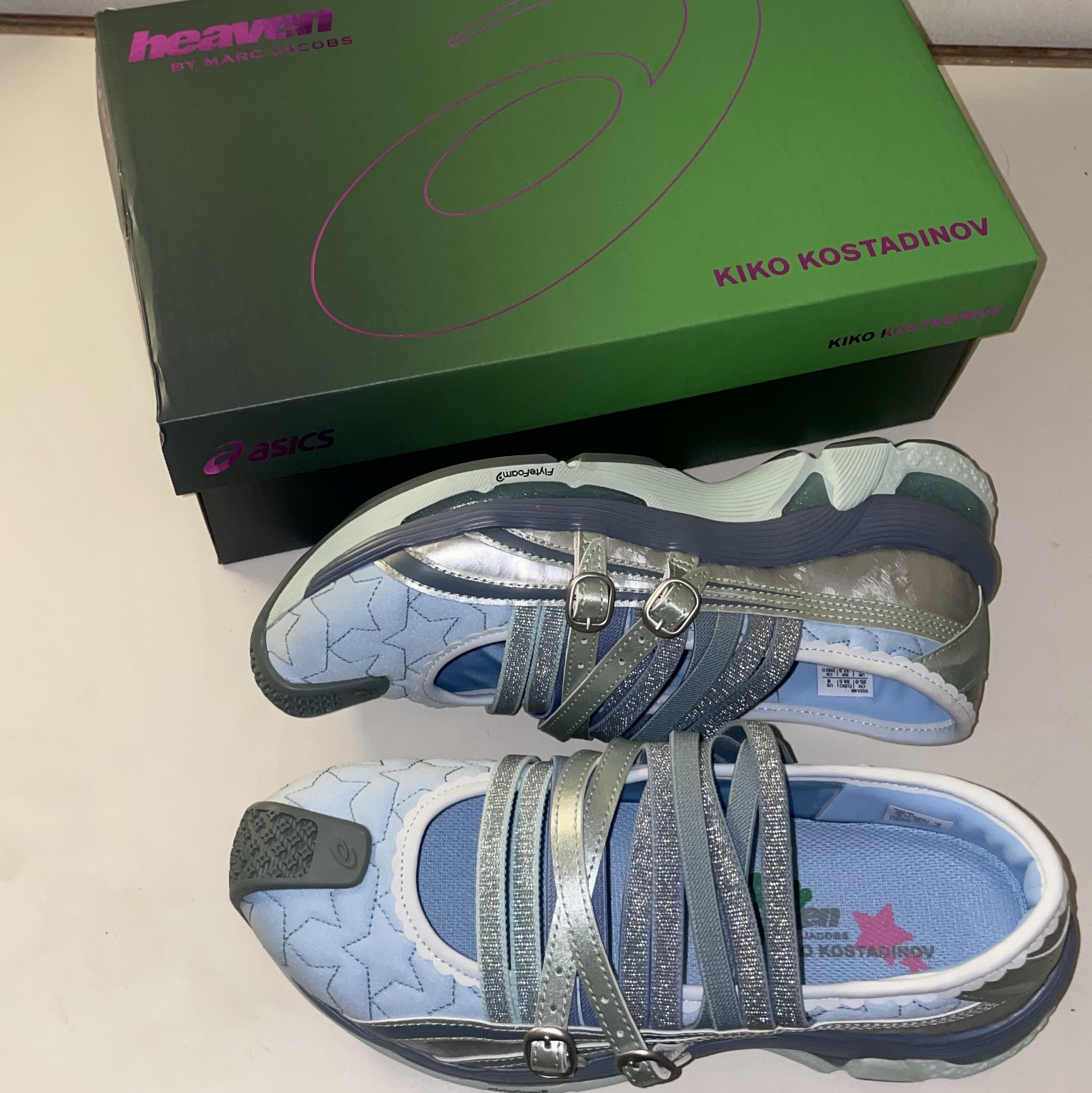 (W) Asics x Kiko Kostadinov x Heaven by Marc Jacobs Gel-Lokros Faded Denim Pale Aqua 착용 스타일 - 1