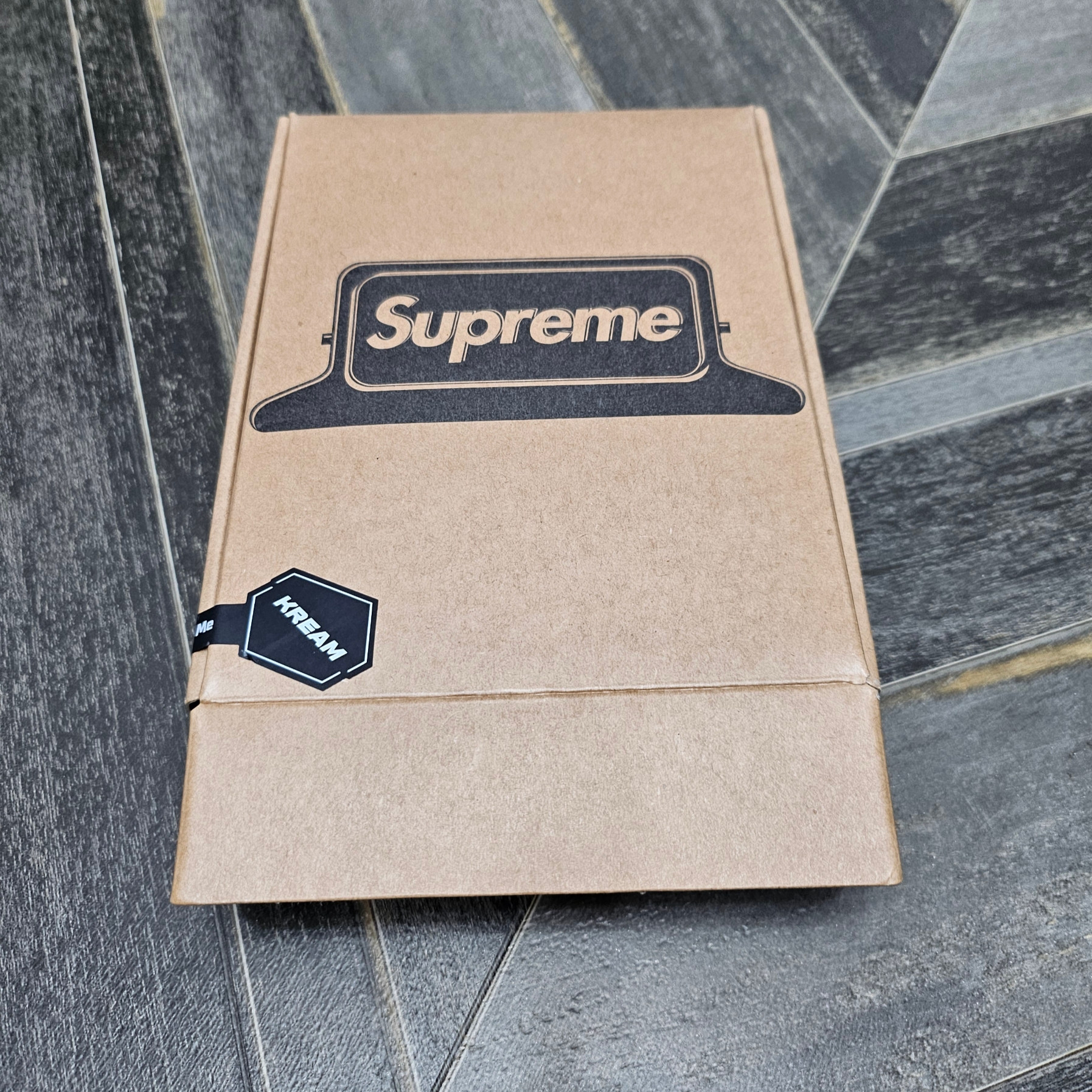 Supreme x Dulton Small Clips Multicolor (Set Of 3) 착용 스타일 - 1