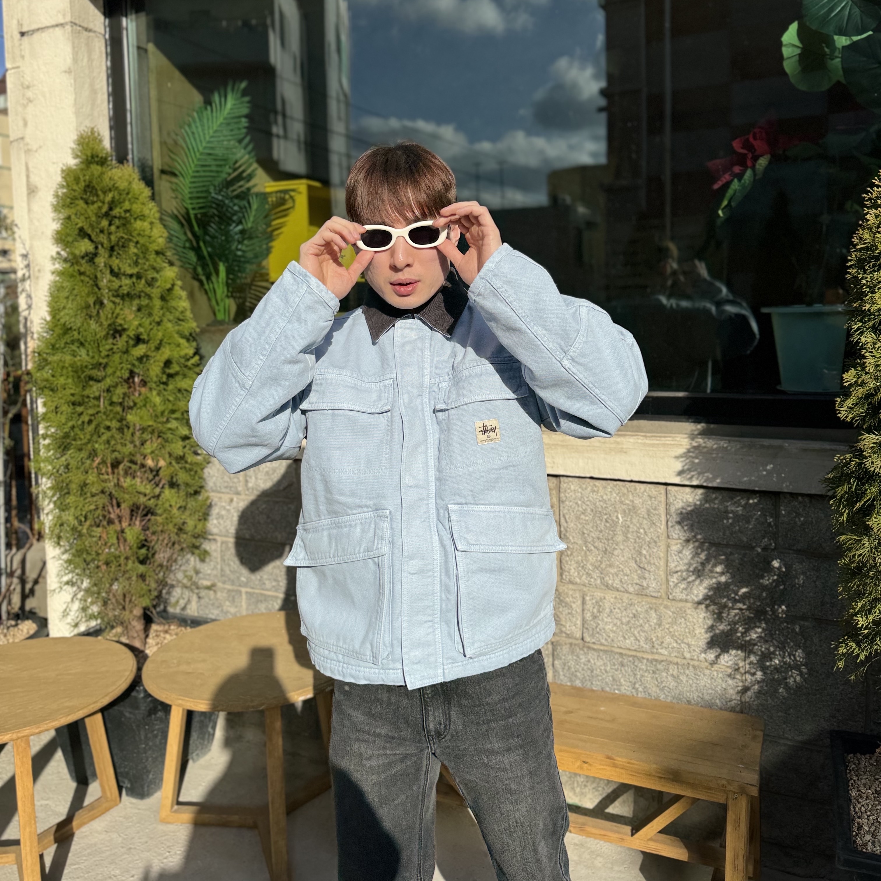 Stussy Washed Canvas Shop Jacket Light Blue 착용 스타일