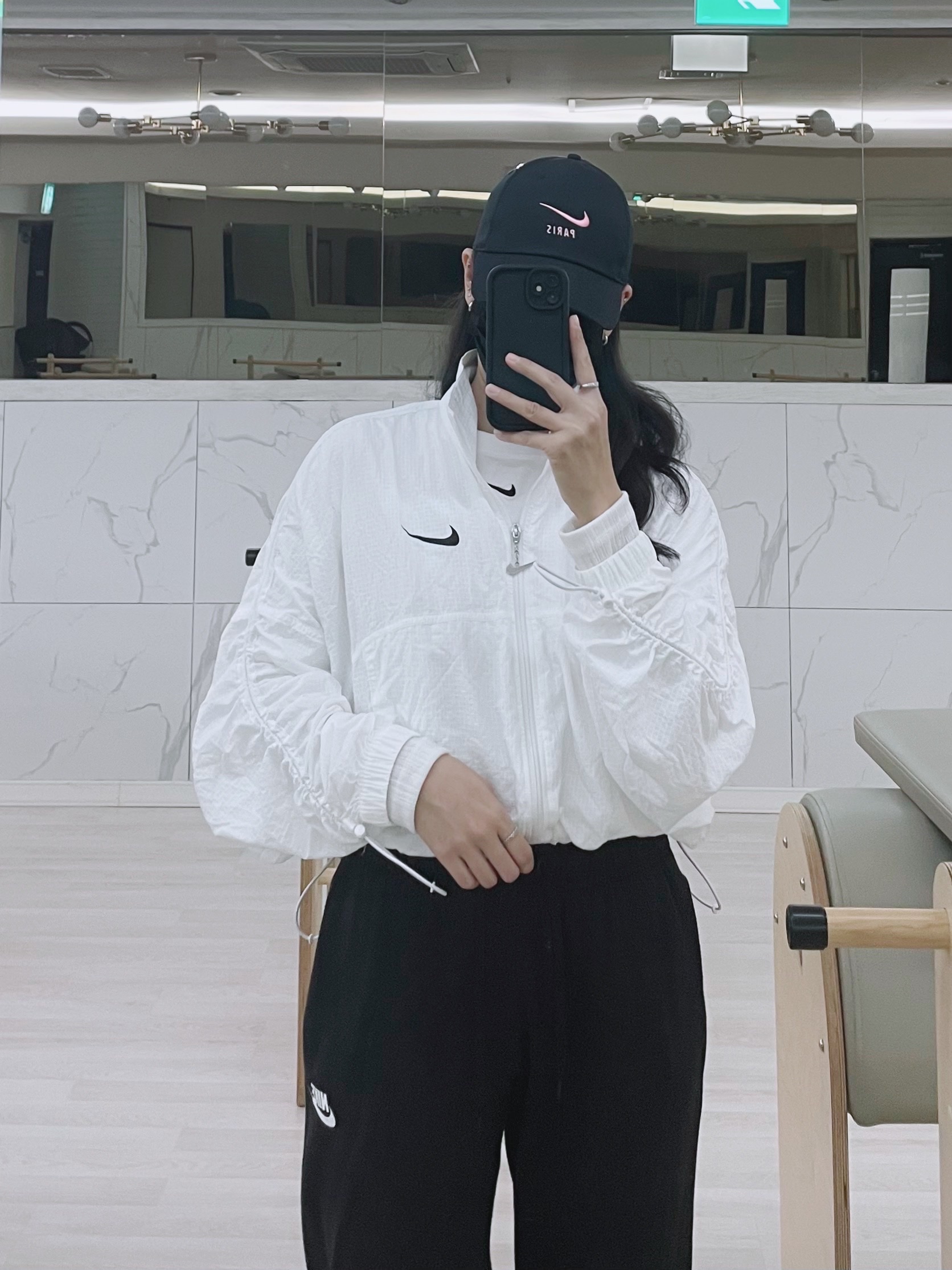 (W) Nike Club Fleece Pants Black - US/EU, (W) Nike NSW Swoosh Woven Jacket Black - US/EU 착용 스타일 - 2