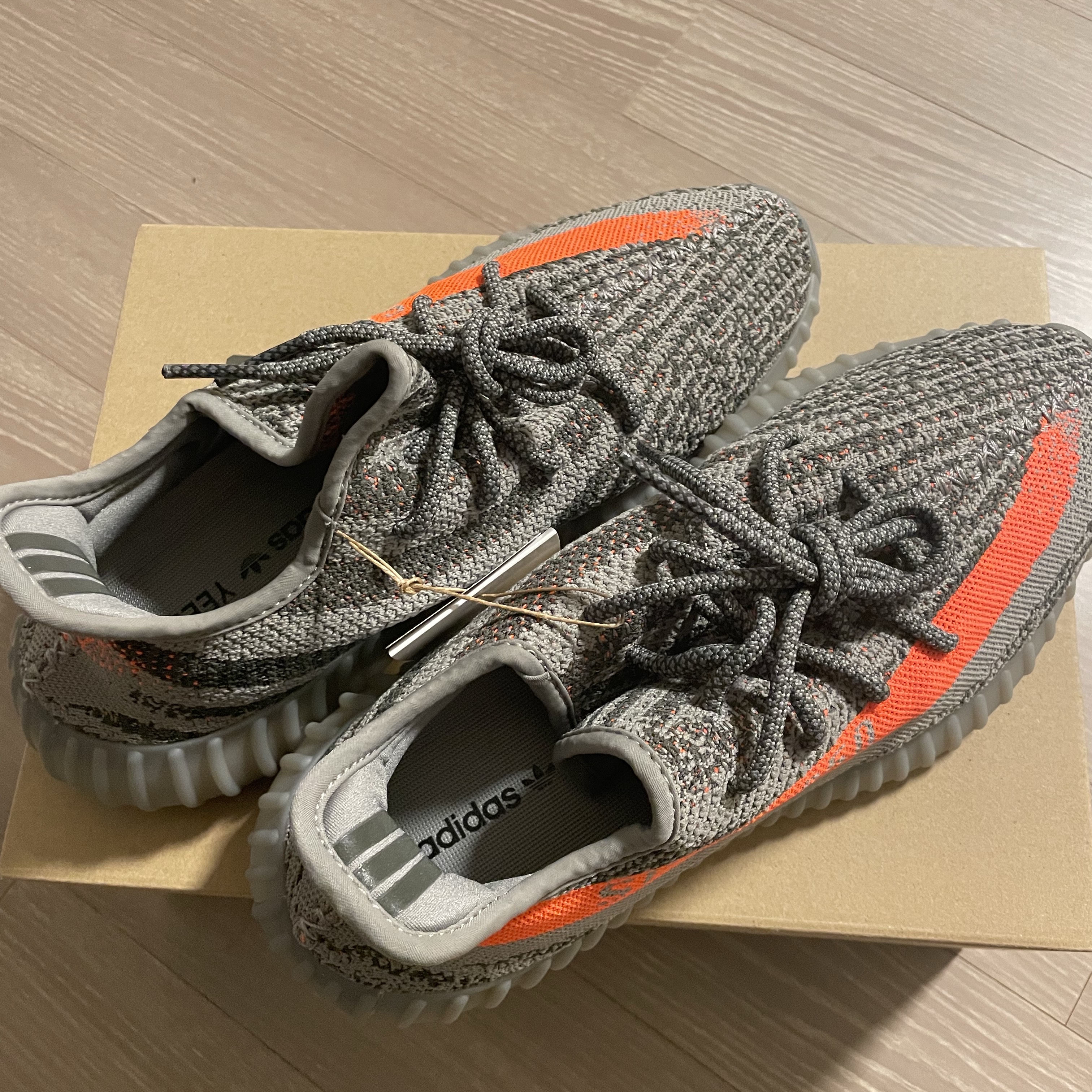 Adidas Yeezy Boost 350 V2 Beluga - Reflective 착용 스타일 - 2