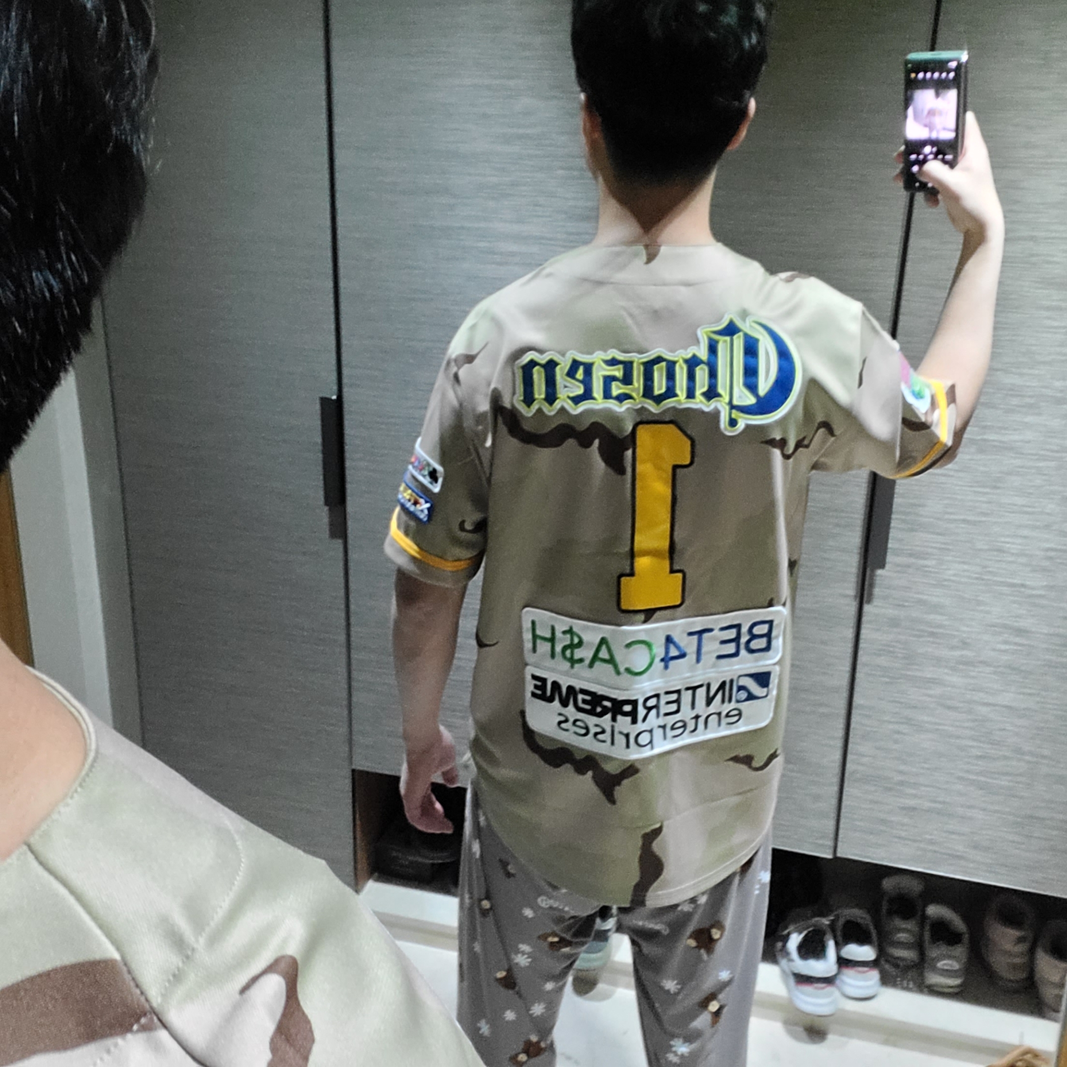 Supreme Chosen One Baseball Jersey Desert Camo - 24SS 착용 스타일 - 3