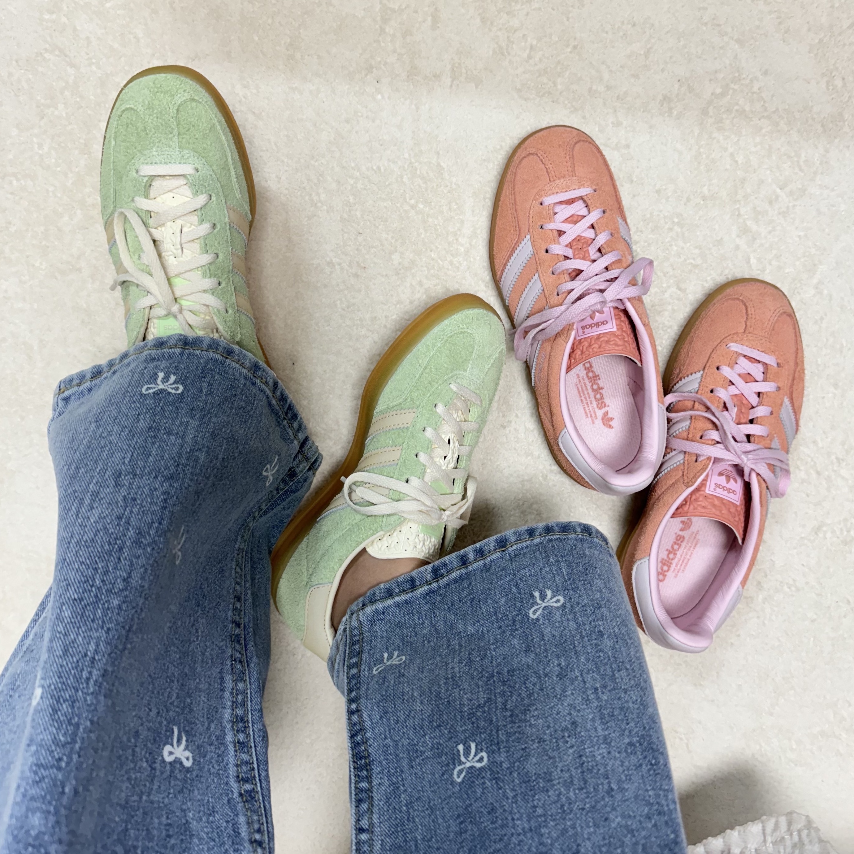 (W) Adidas Gazelle Indoor Semi Green Spark Almost Yellow, (W) Adidas Gazelle Indoor Wonder Clay Clear Pink 착용 스타일 - 1