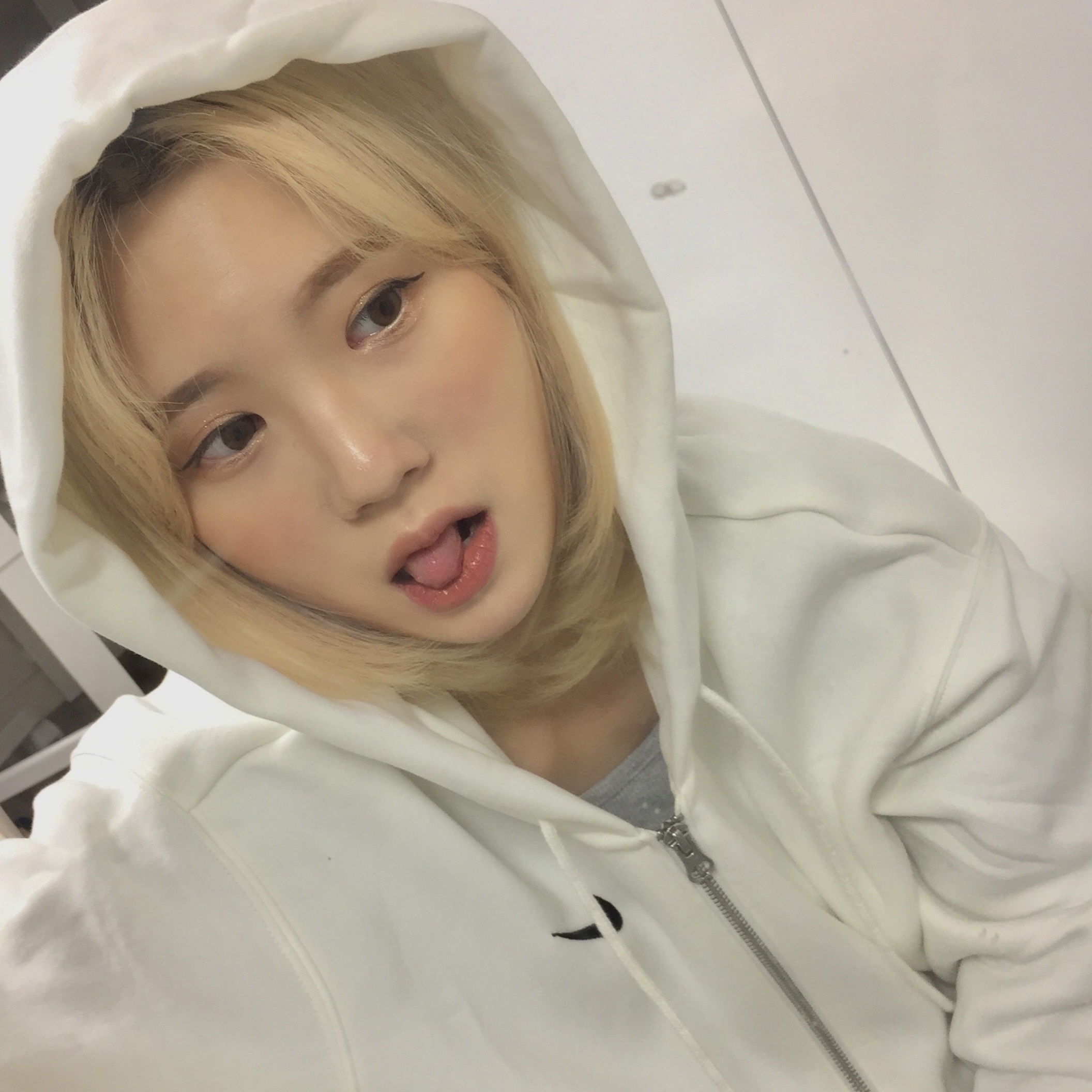 (W) Nike NSW Phoenix Fleece Oversized Full Zip Hoodie Sail - Asia 착용 스타일 - 1