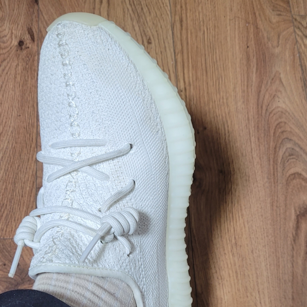 Adidas Yeezy Boost 350 V2 Cream/Triple White 착용 스타일 - 6