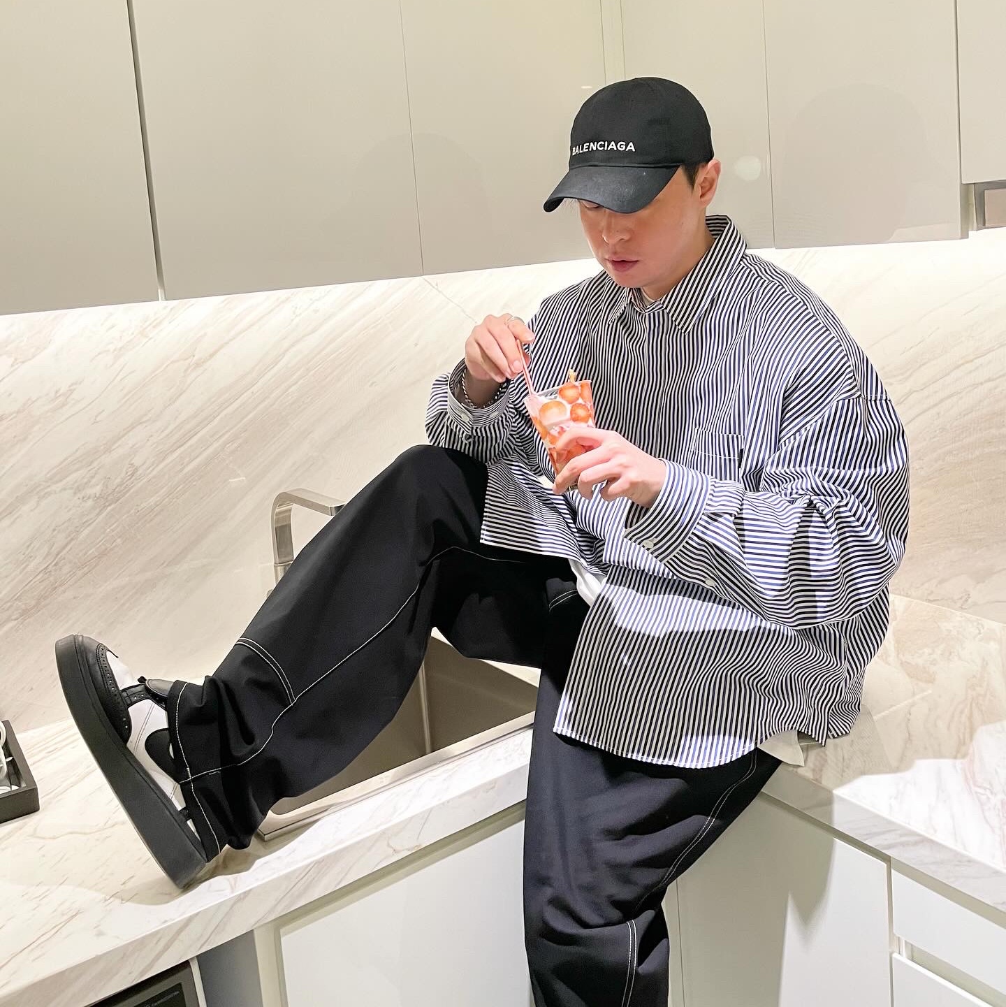 Nike x Peaceminusone Kwondo1 Black and White 착용 스타일 - 2
