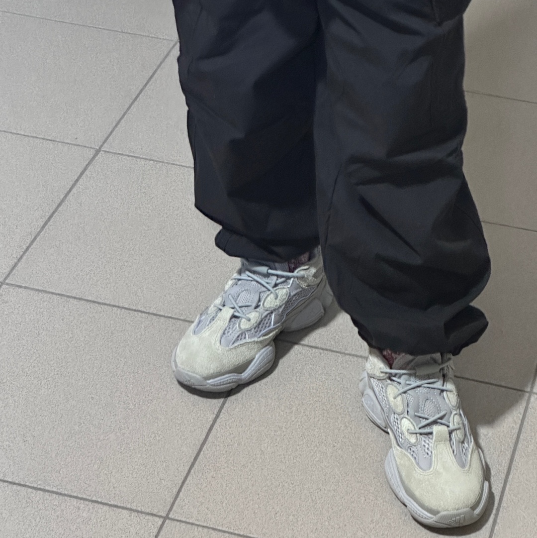 (Kids) Adidas Yeezy 500 Stone Salt 착용 스타일 - 1