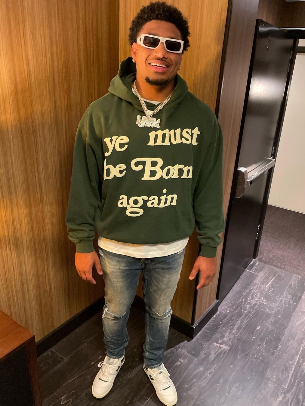 Cactus Plant Flea Market Born Again Hooded Sweatshirt Black, Cactus Plant Flea Market Born Again Hooded Sweatshirt Green 착용 스타일 - 3