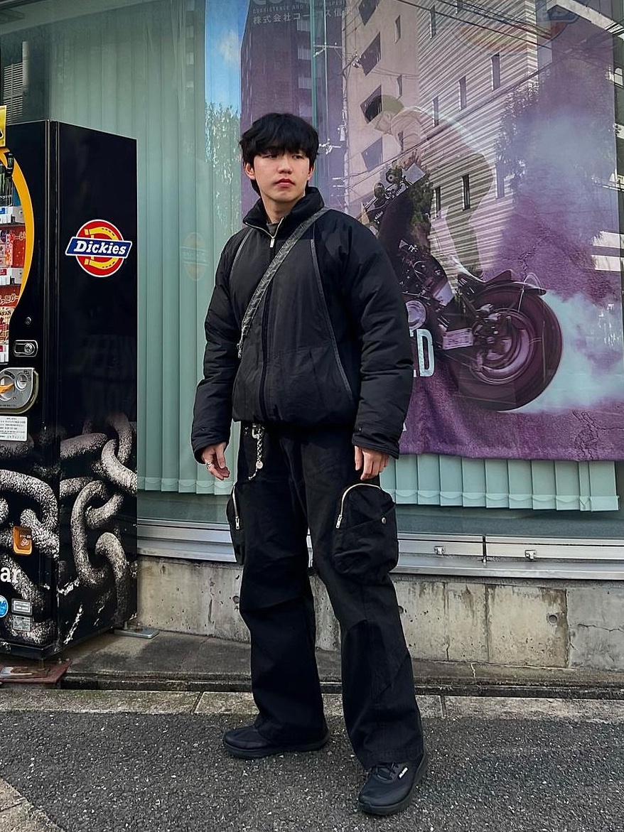 Ignota Core:7 Washed Cargo Pants Black 착용 스타일 - 1
