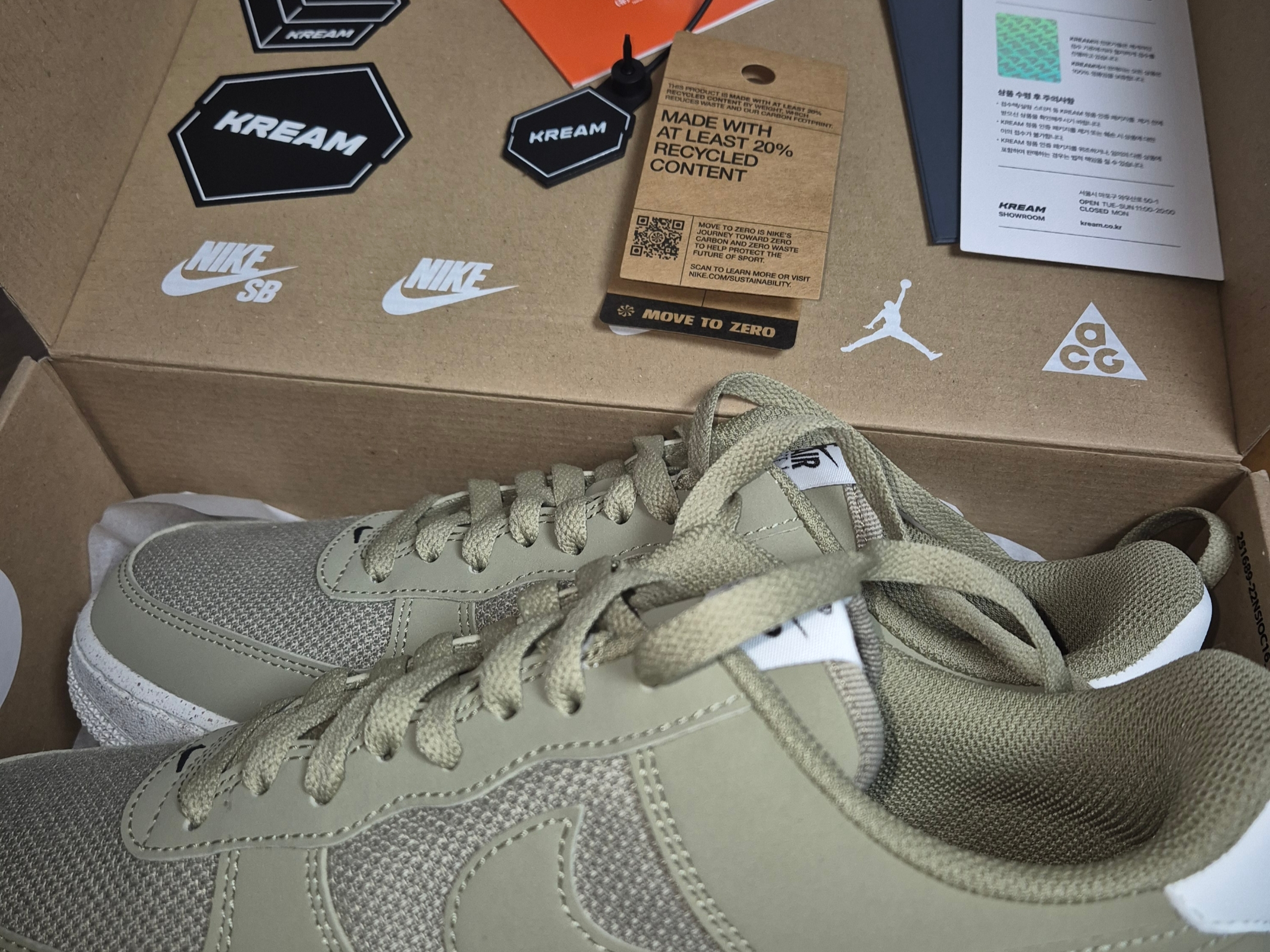 Nike Air Force 1 '07 LV8 Neutral Olive 착용 스타일 - 1