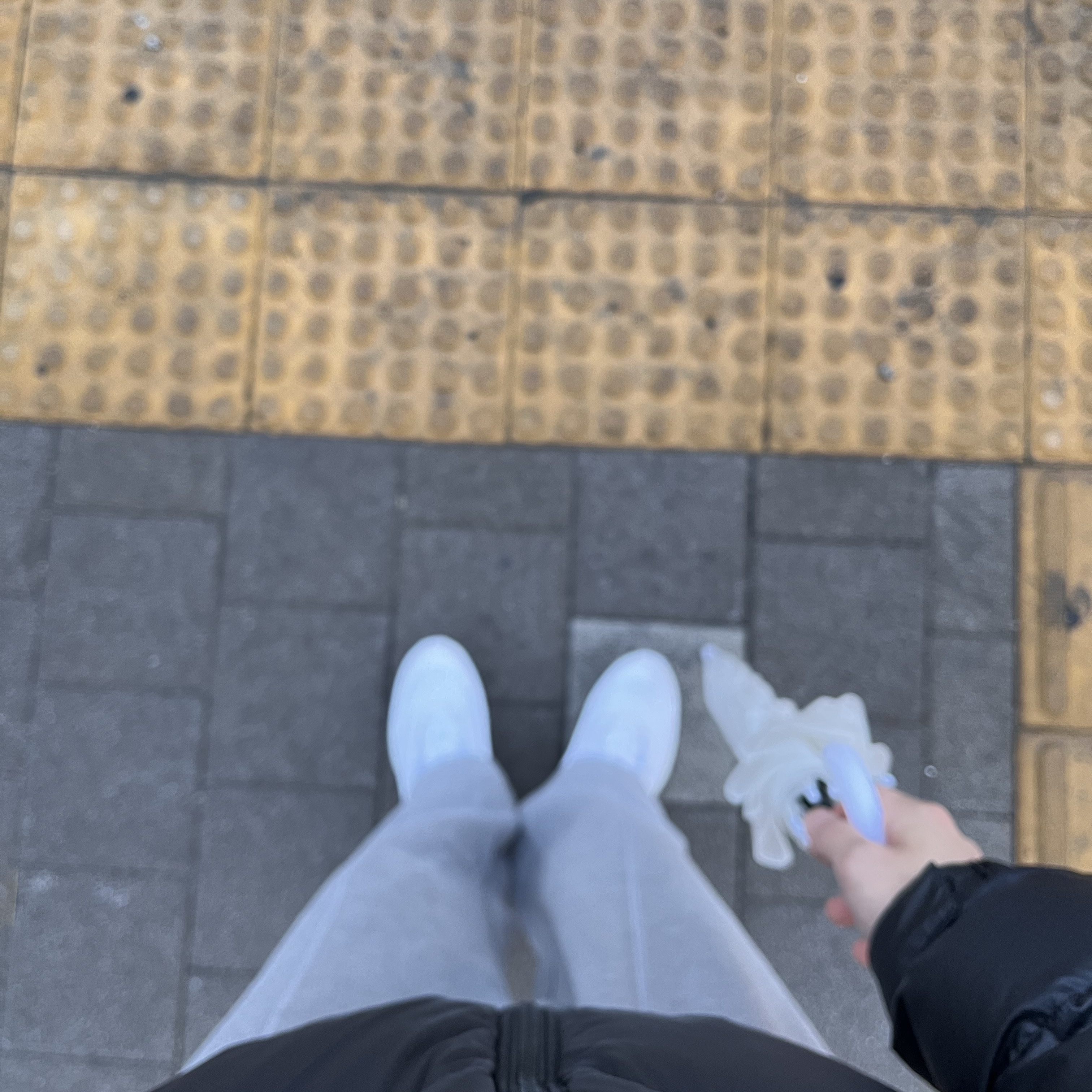 Nike Air Max 97 Triple White Wolf Grey 착용 스타일 - 2
