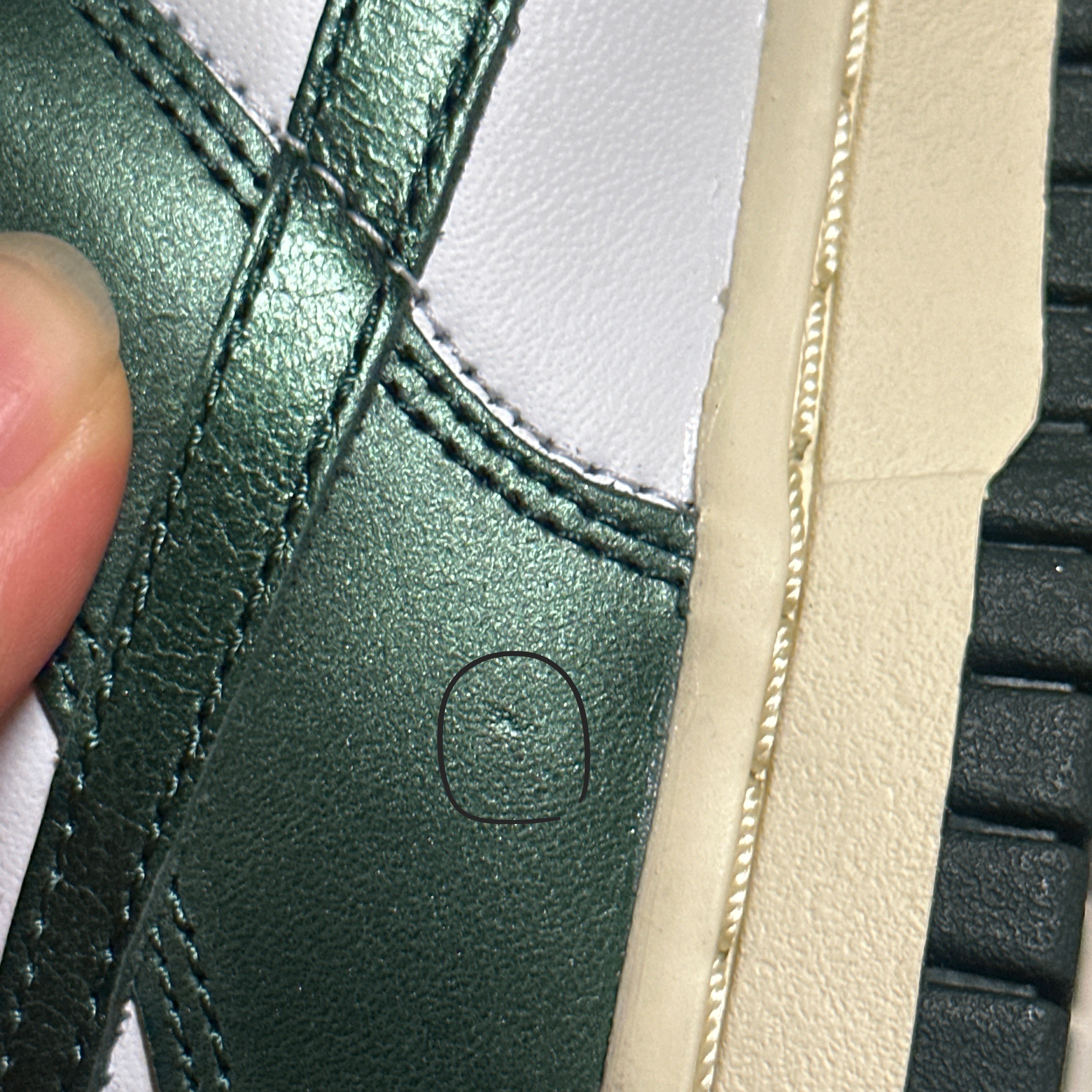 (W) Nike Dunk Low Vintage Green 착용 스타일 - 1