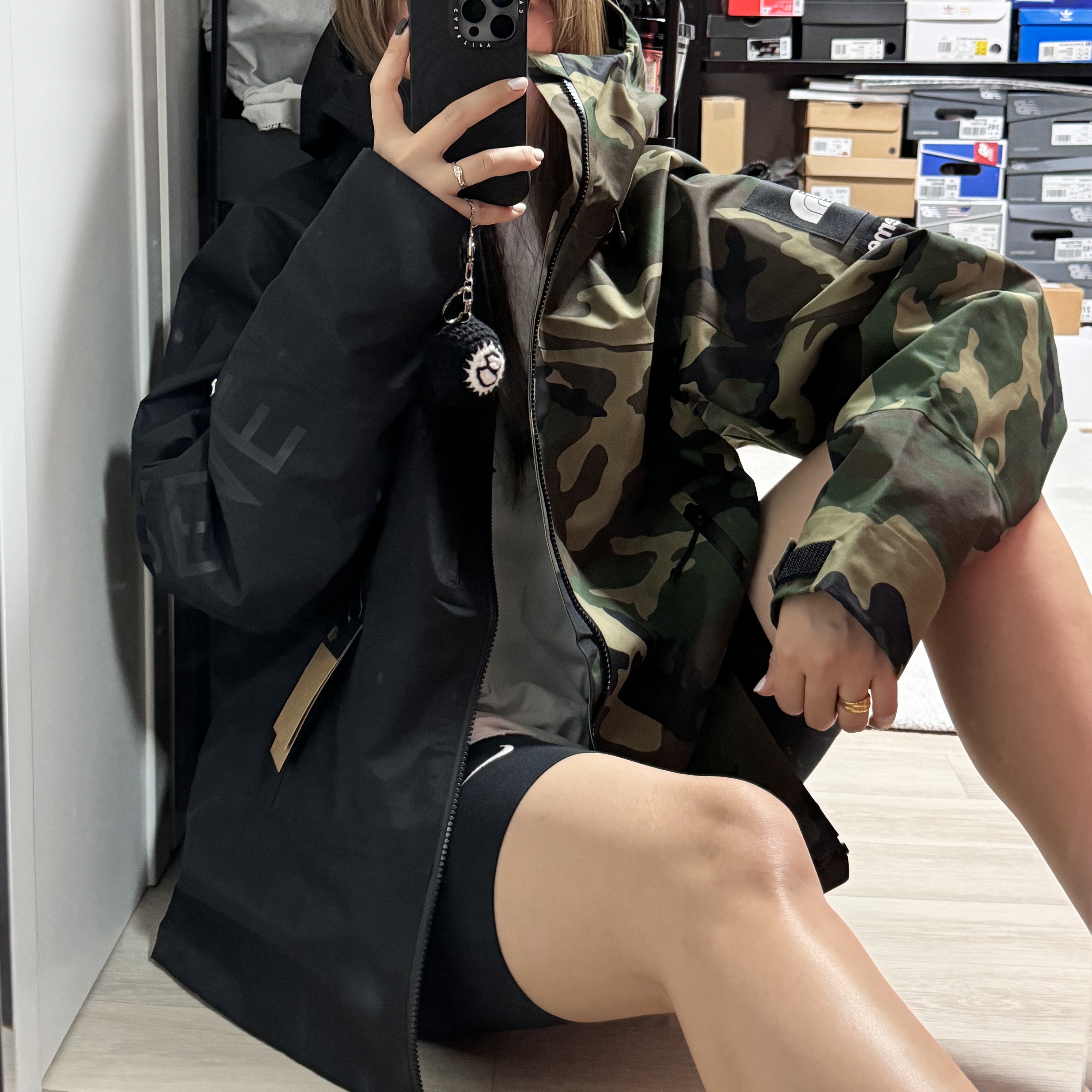 Supreme x The North Face Split Taped Seam Shell Jacket Black - 24SS, Supreme x The North Face Split Taped Seam Shell Jacket Camo - 24SS 착용 스타일 - 1