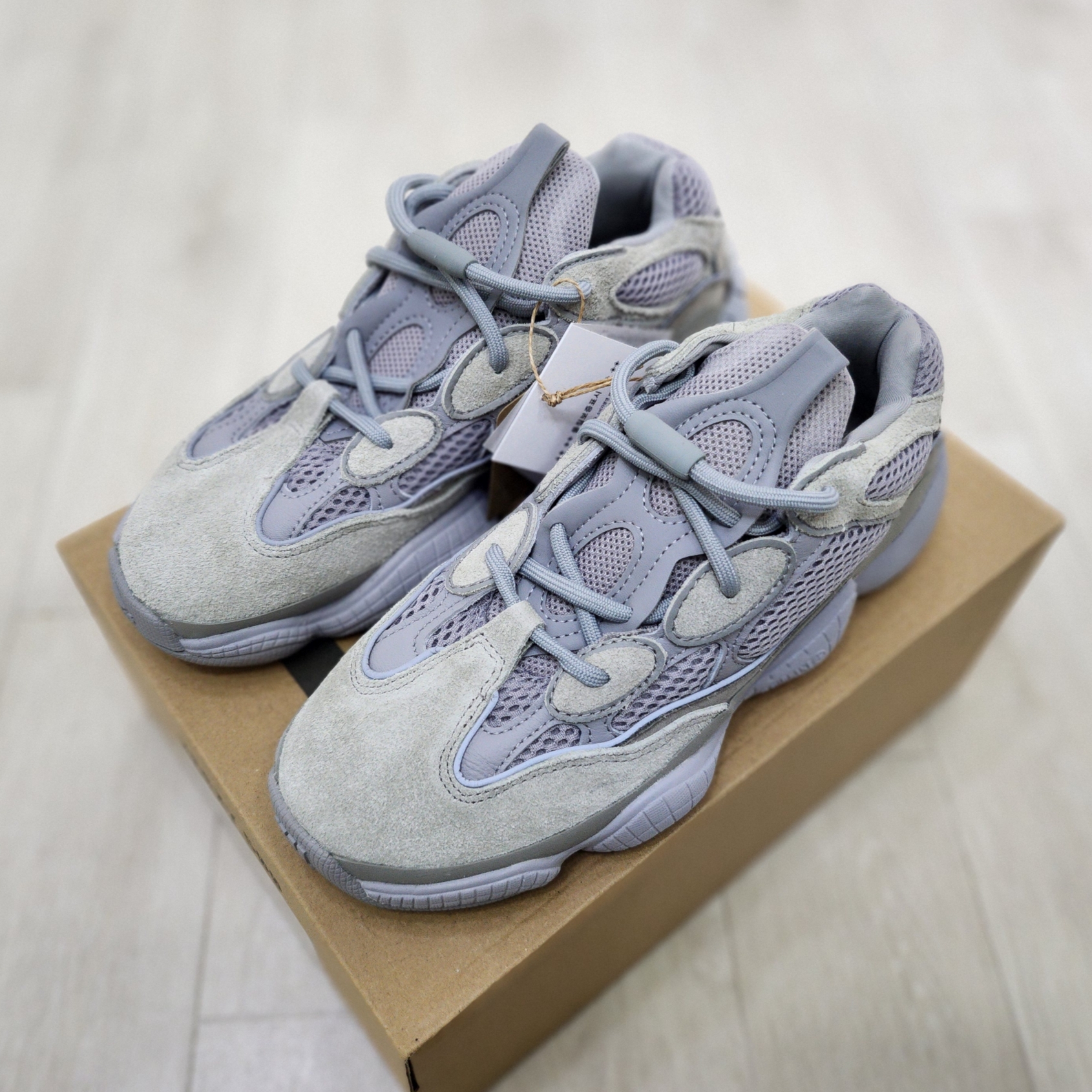 Adidas Yeezy 500 Stone Salt, (Kids) Adidas Yeezy 500 Stone Salt 착용 스타일 - 2