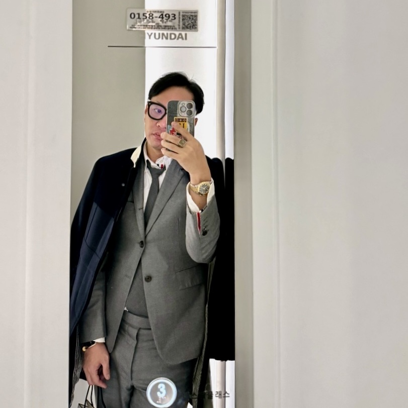 Thom Browne Classic Longwing Brogue Shoes Black, Thom Browne Oxford Classic Shirt White 착용 스타일