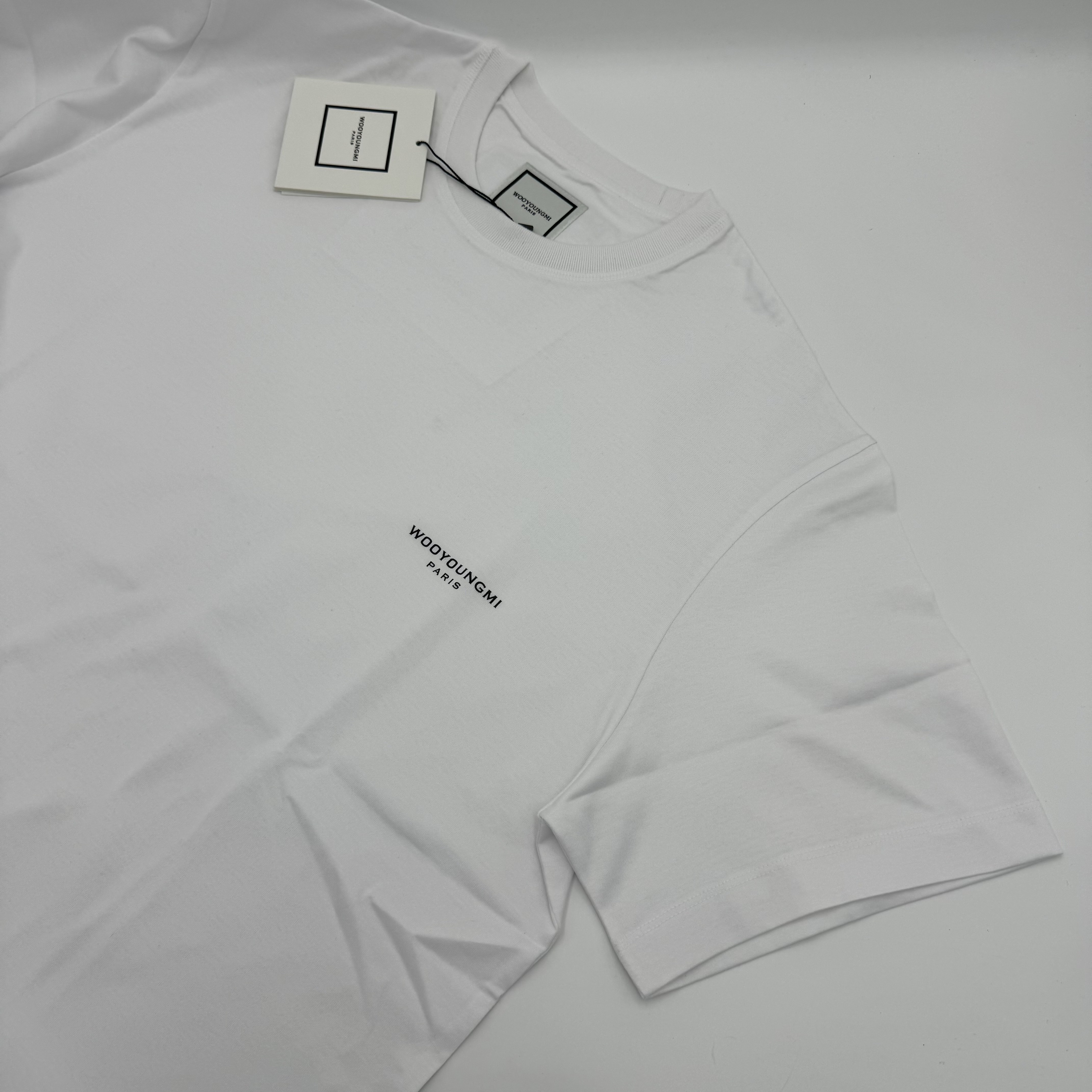 Wooyoungmi Cotton Square Label T-Shirt White - 24SS 착용 스타일 - 1