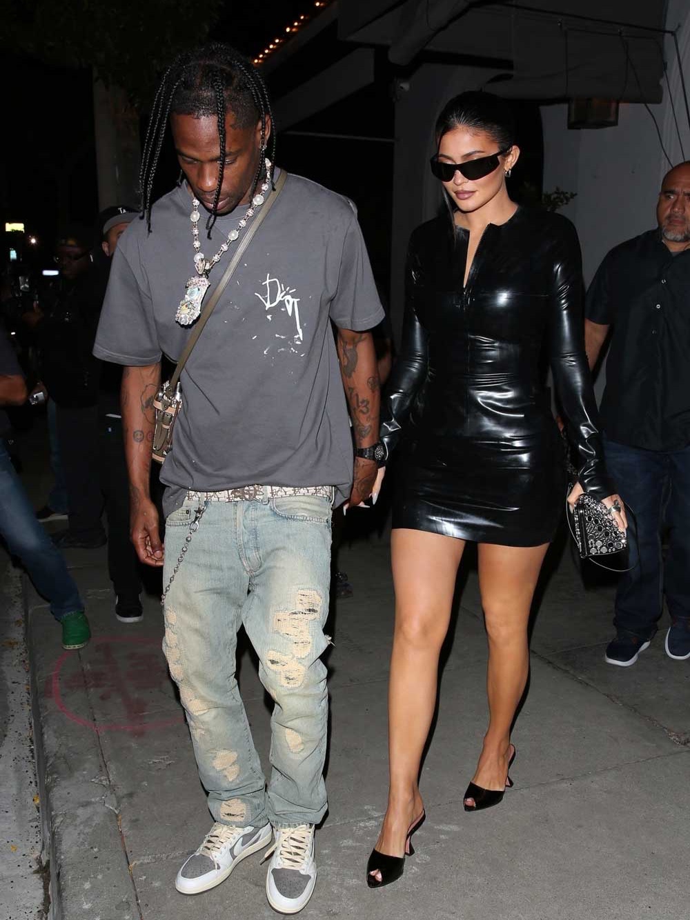 Dior x Cactus Jack Oversized T-Shirt Grey, Jordan 1 x Travis Scott Retro Low OG SP Sail and Ridgerock 착용 스타일